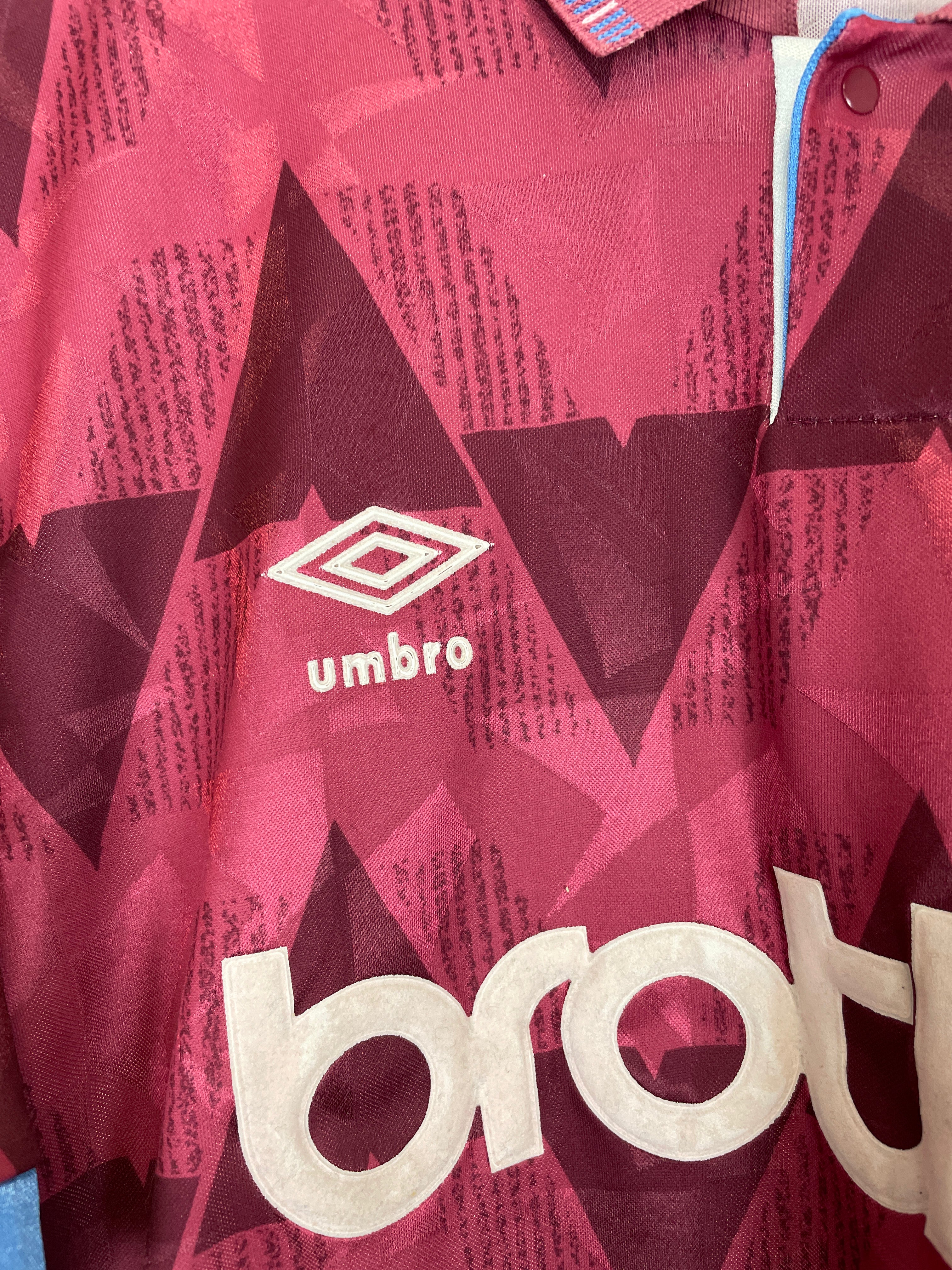 Shop 1990/92 MANCHESTER CITY AWAY SHIRT (L) UMBRO, classic football shirts, vintage football shirts & retro soccer jerseys at Cult Kits