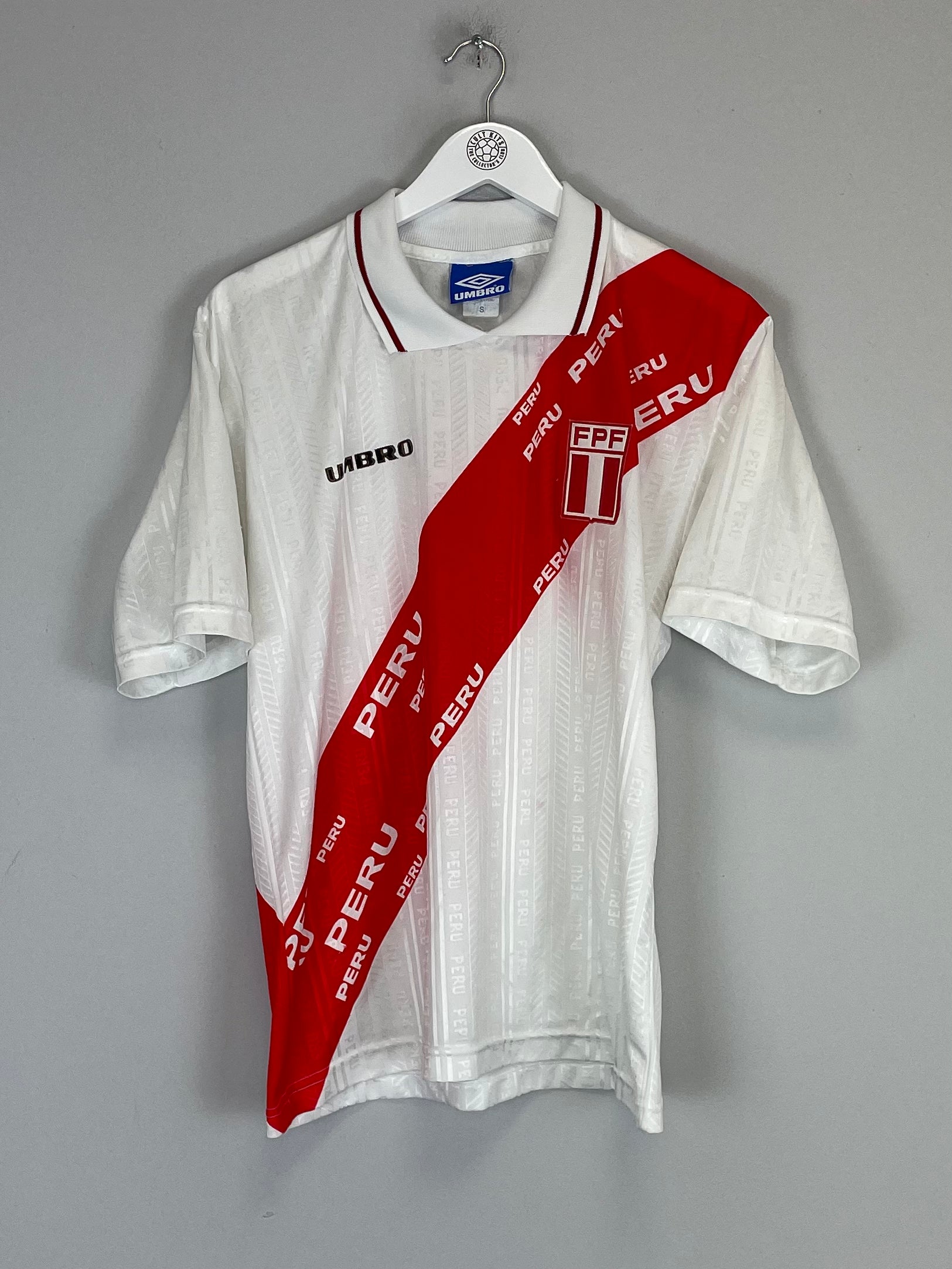 Shop 1996/97 PERU HOME SHIRT (S) UMBRO, classic football shirts, vintage football shirts & retro soccer jerseys at Cult Kits