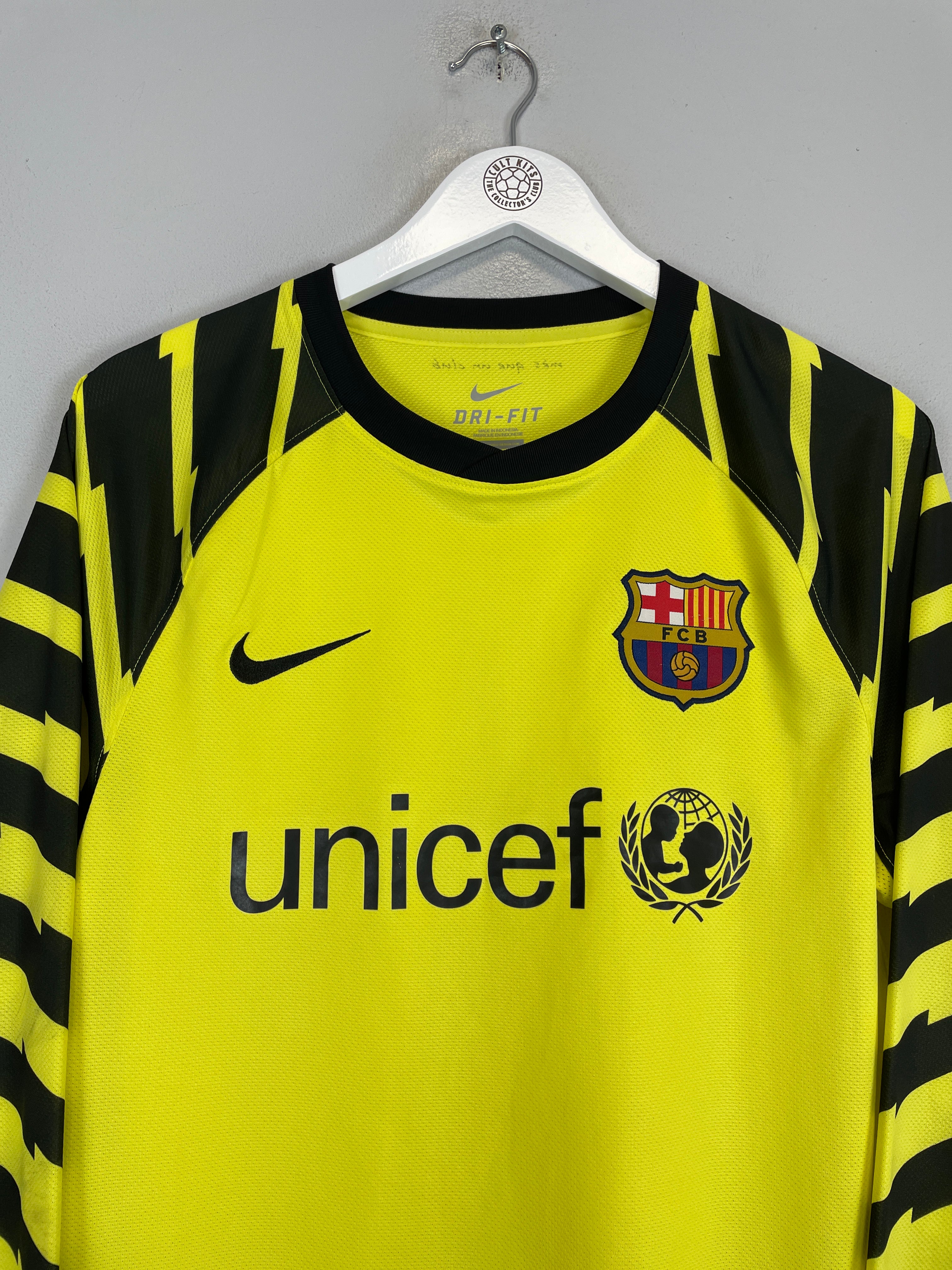 Shop 2010/11 BARCELONA GK SHIRT (M) NIKE, classic football shirts, vintage football shirts & retro soccer jerseys at Cult Kits