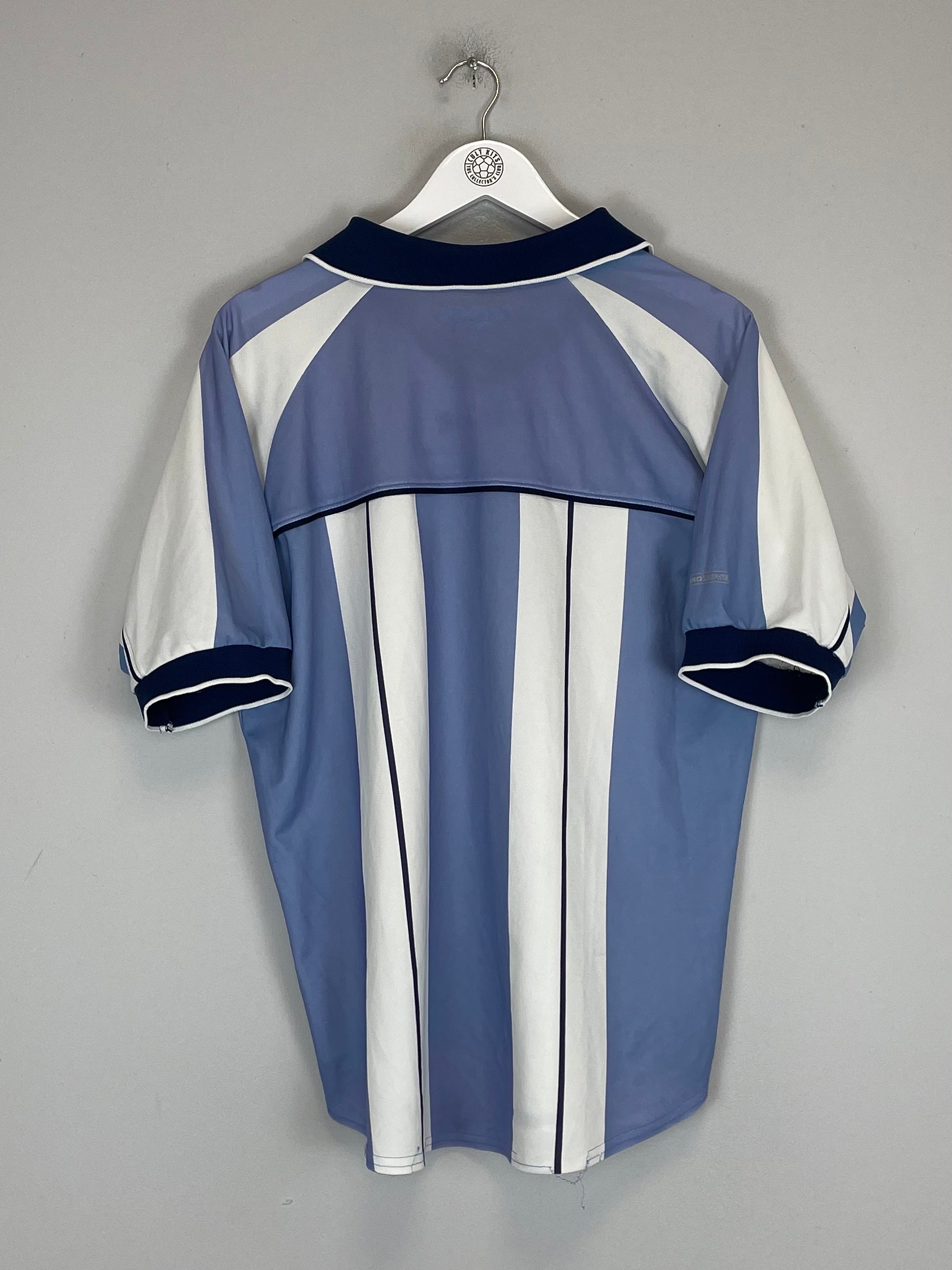 Shop 2000/01 ARGENTINA HOME SHIRT (M) REEBOK, classic football shirts, vintage football shirts & retro soccer jerseys at Cult Kits