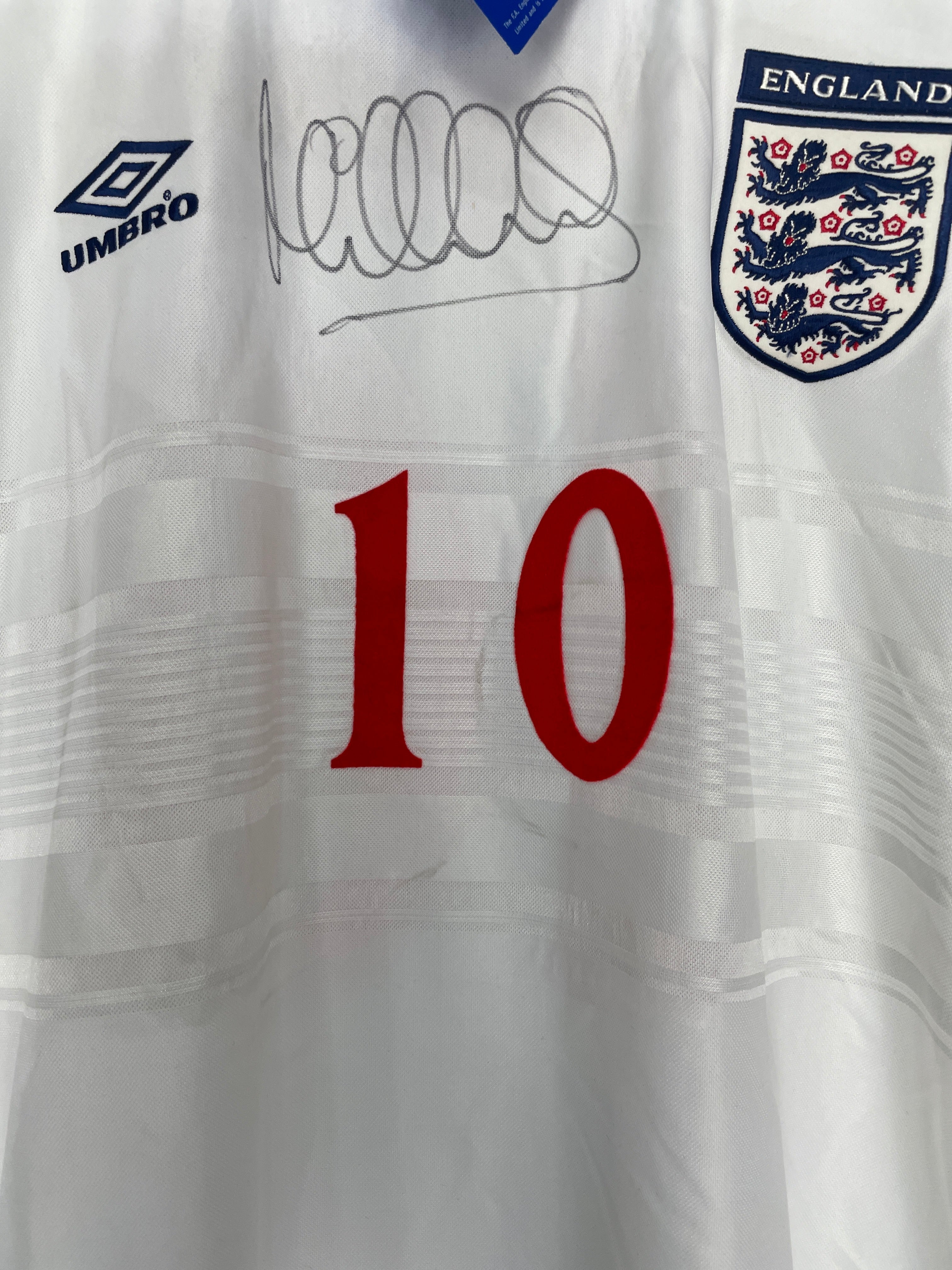 Shop 1999/01 ENGLAND OWEN #10 *BNWT* SIGNED HOME SHIRT (XXL) UMBRO, classic football shirts, vintage football shirts & retro soccer jerseys at Cult Kits