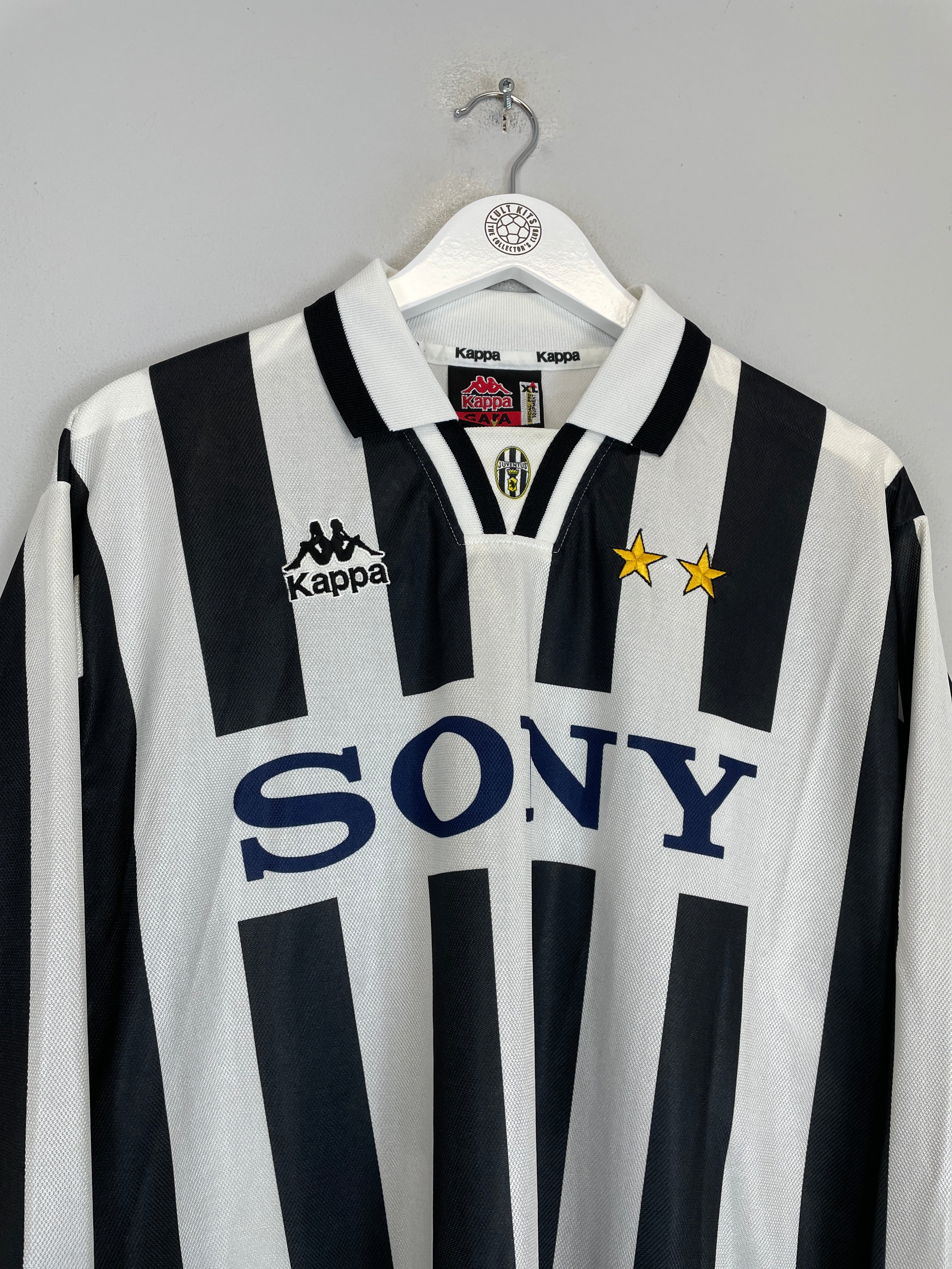 Shop 1995/97 JUVENTUS L/S HOME SHIRT (XL) KAPPA, classic football shirts, vintage football shirts & retro soccer jerseys at Cult Kits