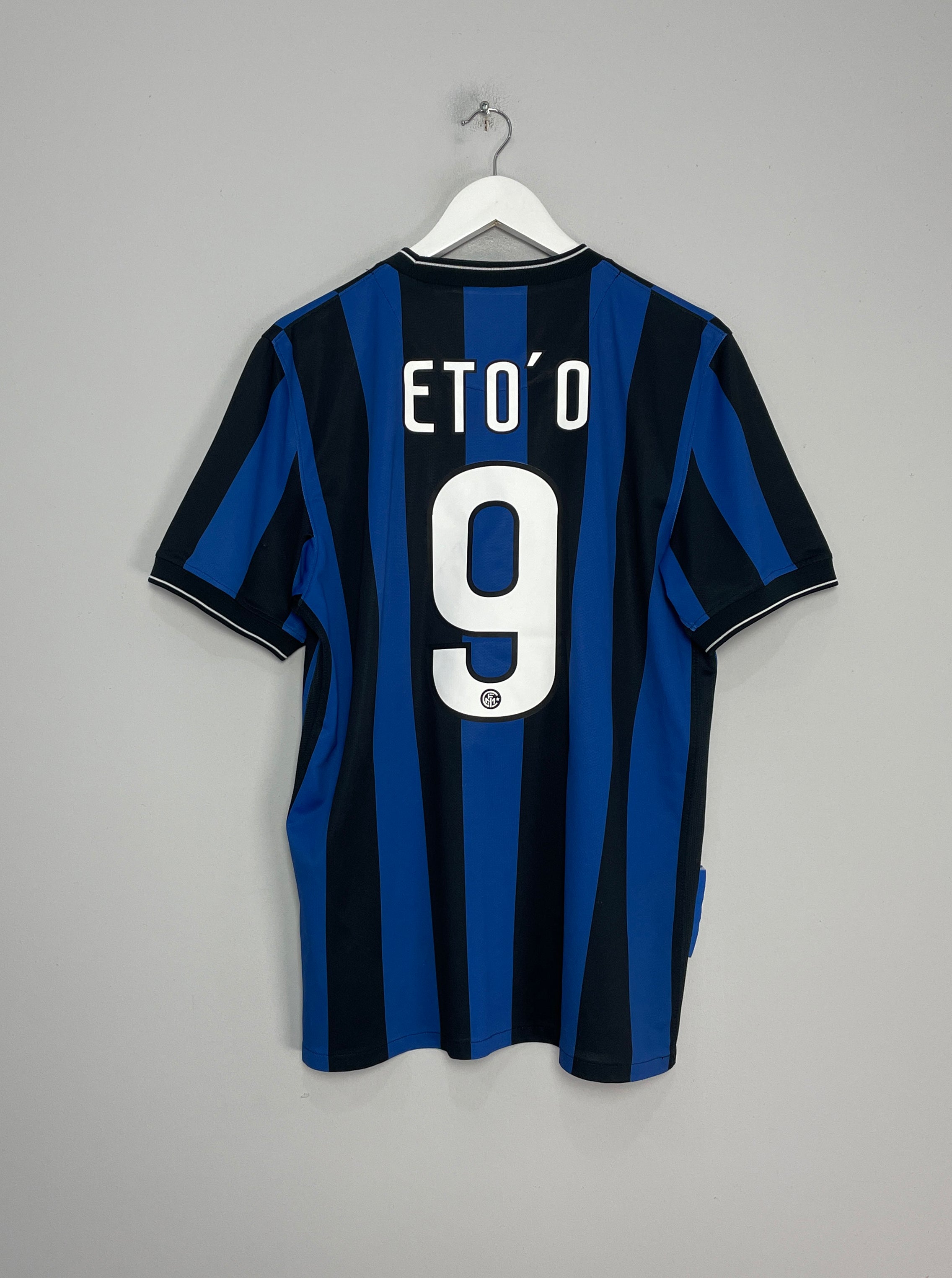 Shop 2009/10 INTER MILAN ETO'O HOME SHIRT (L) NIKE, classic football shirts, vintage football shirts & retro soccer jerseys at Cult Kits