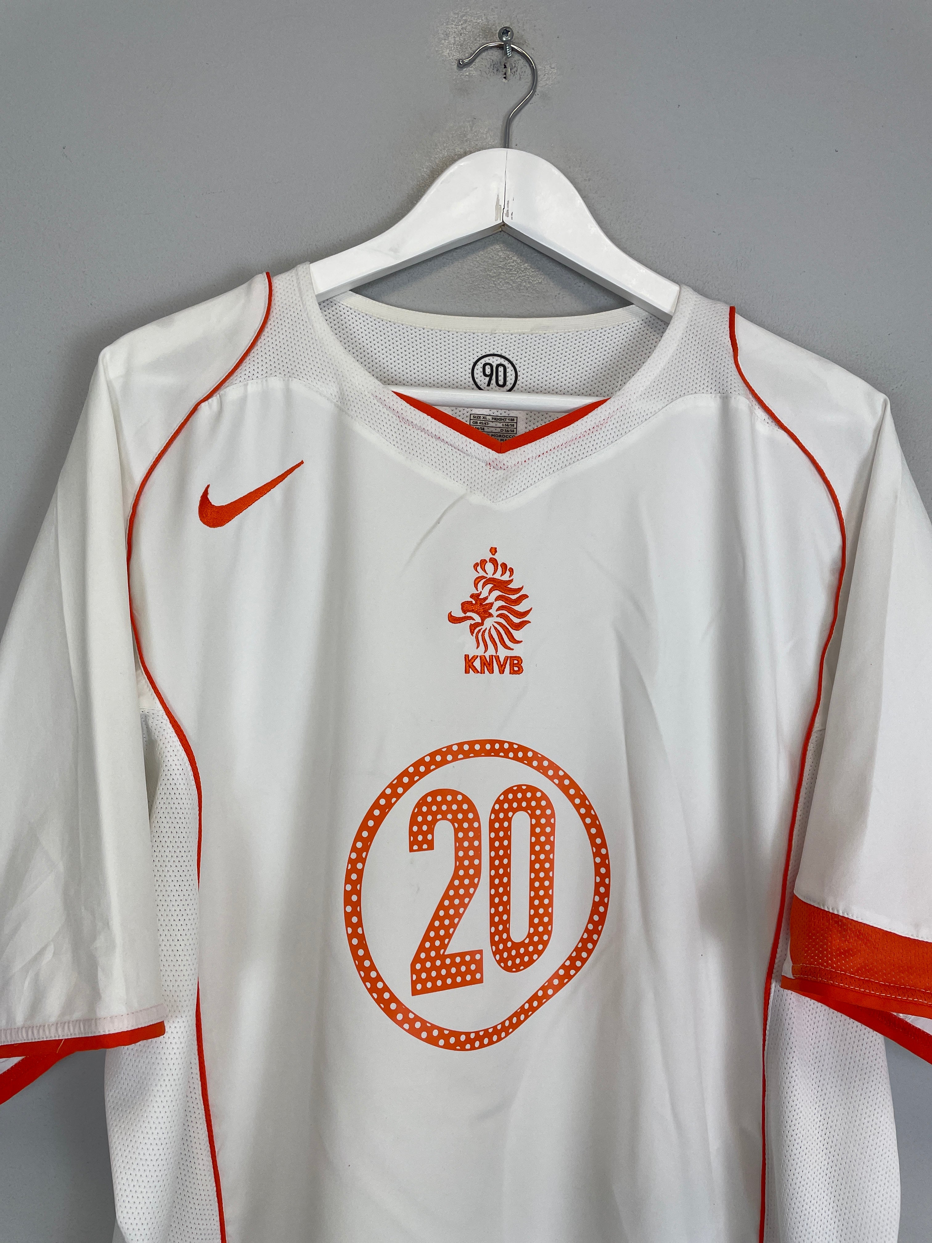 Shop 2004/06 NETHERLANDS SEEDORF #10 AWAY SHIRT (XL) NIKE, classic football shirts, vintage football shirts & retro soccer jerseys at Cult Kits