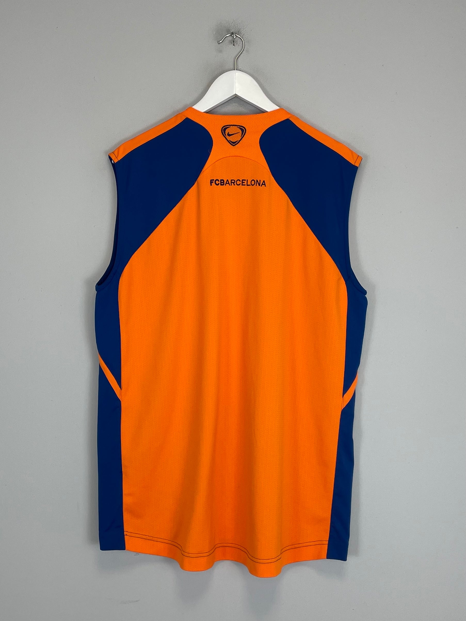 Shop 2007/08 BARCELONA TRAINING VEST (XL) NIKE, classic football shirts, vintage football shirts & retro soccer jerseys at Cult Kits