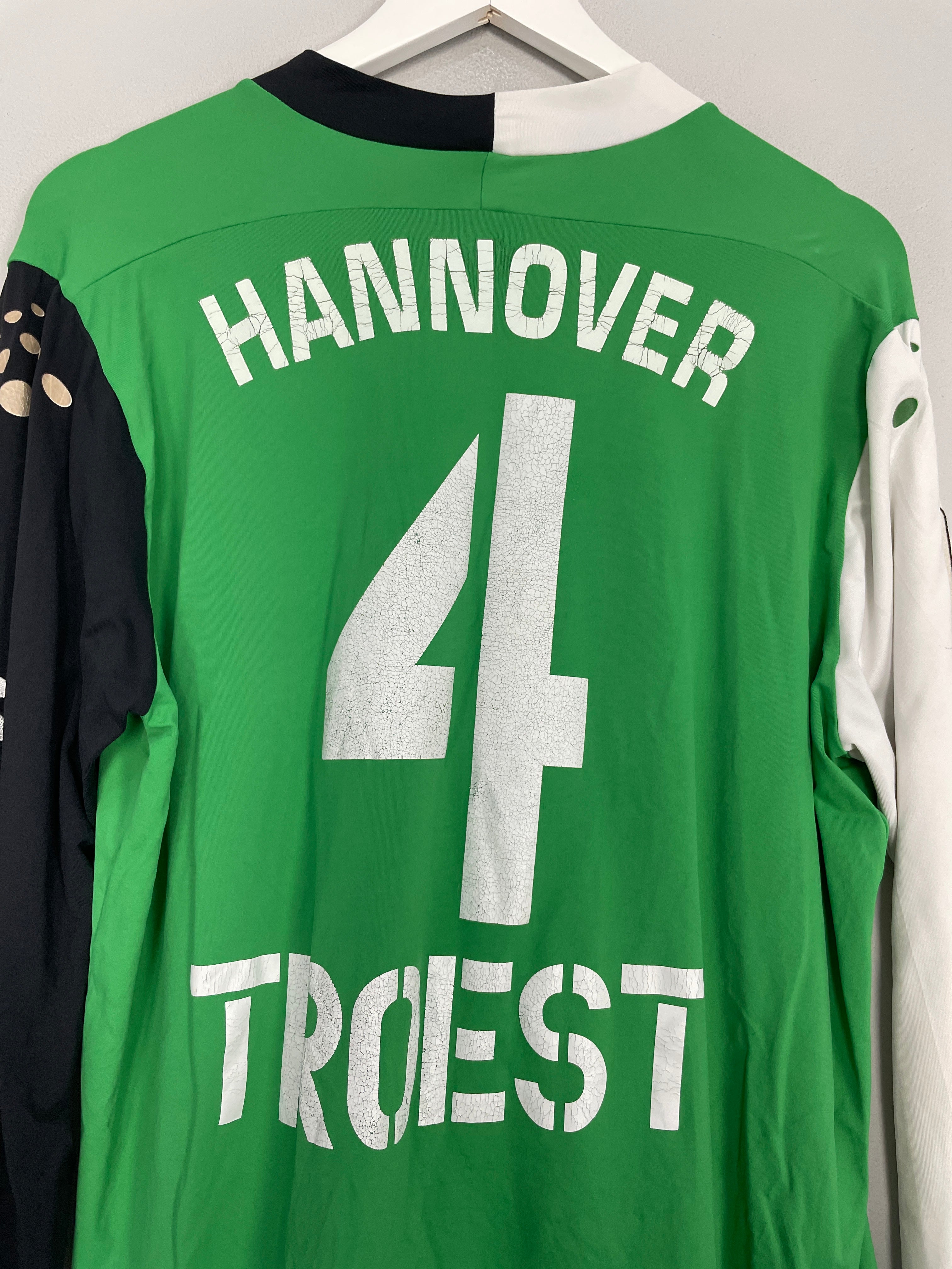 Shop 2005/06 HANNOVER 96 TROEST #4 L/S *MATCH ISSUED* HOME SHIRT (XXL) DIADORA, classic football shirts, vintage football shirts & retro soccer jerseys at Cult Kits