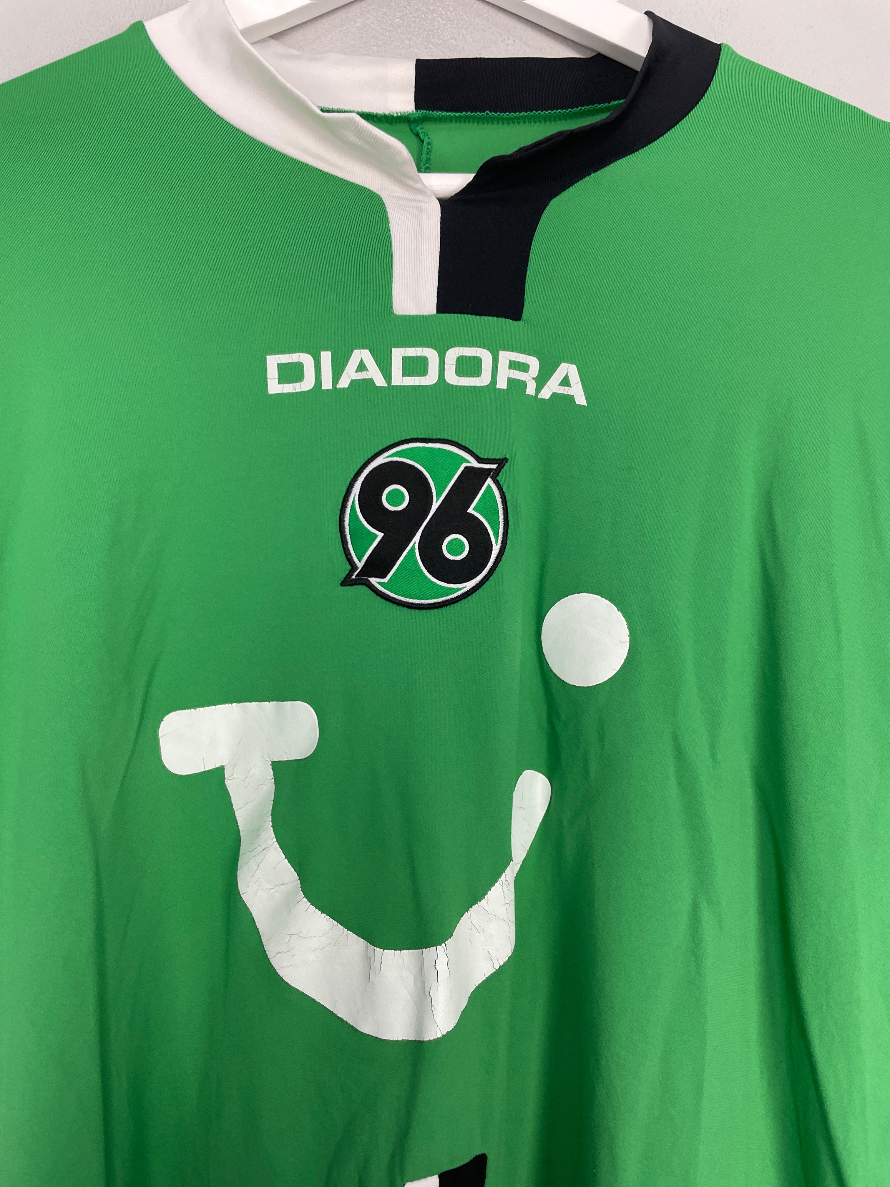Shop 2005/06 HANNOVER 96 TROEST #4 L/S *MATCH ISSUED* HOME SHIRT (XXL) DIADORA, classic football shirts, vintage football shirts & retro soccer jerseys at Cult Kits