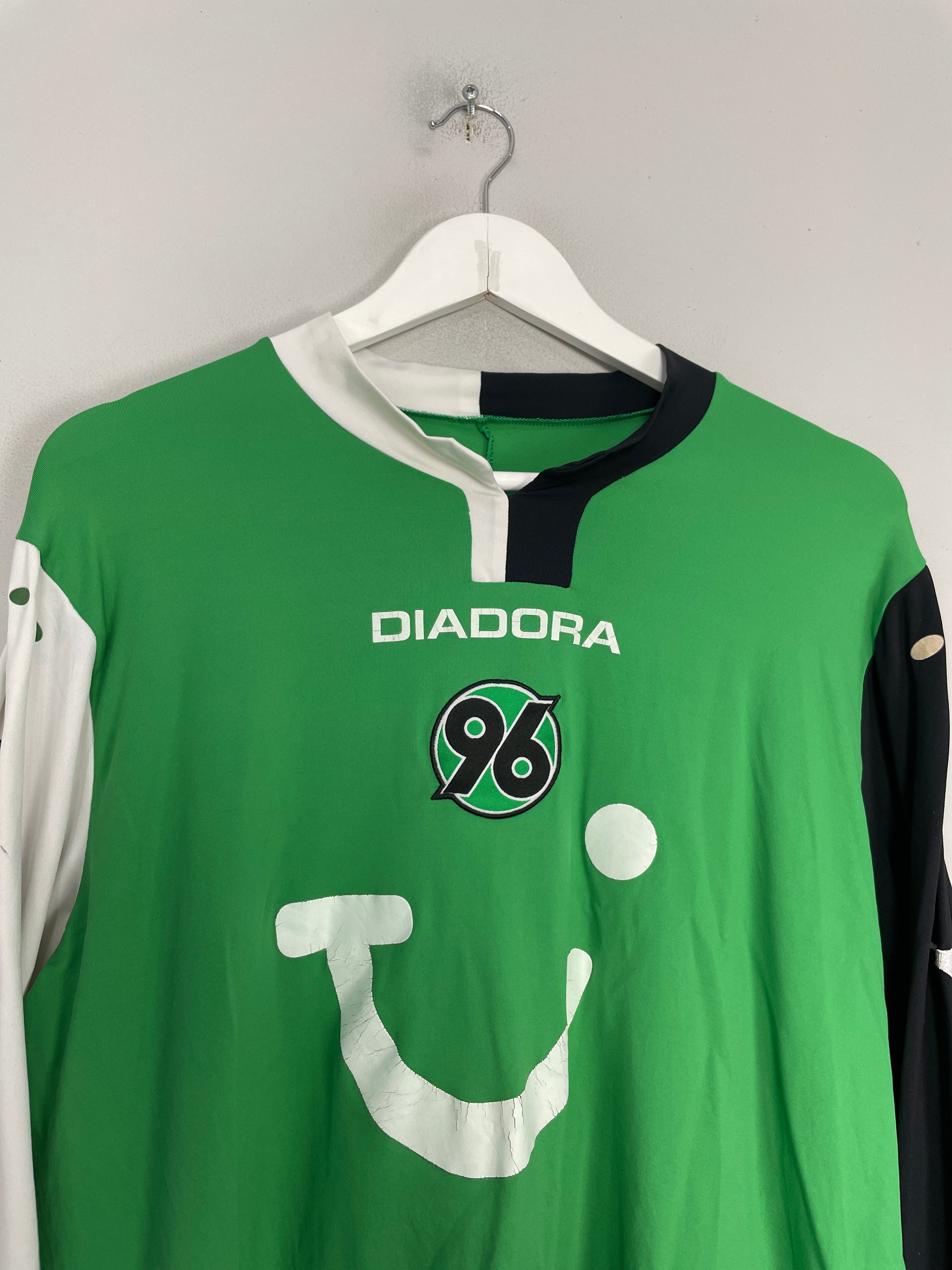 Shop 2005/06 HANNOVER 96 TROEST #4 L/S *MATCH ISSUED* HOME SHIRT (XXL) DIADORA, classic football shirts, vintage football shirts & retro soccer jerseys at Cult Kits
