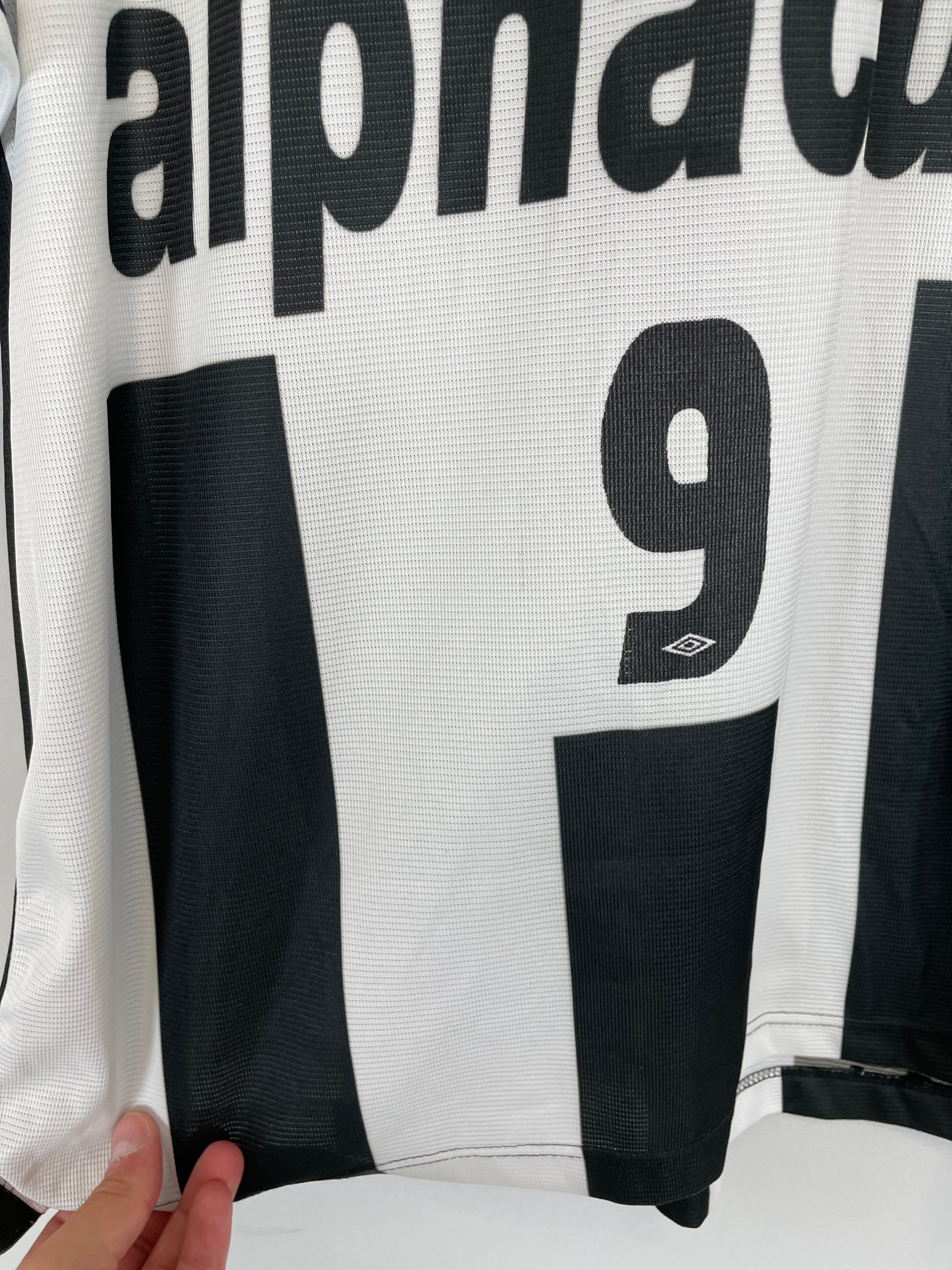 Shop 2000 SANTOS #9 HOME SHIRT (XL) UMBRO, classic football shirts, vintage football shirts & retro soccer jerseys at Cult Kits