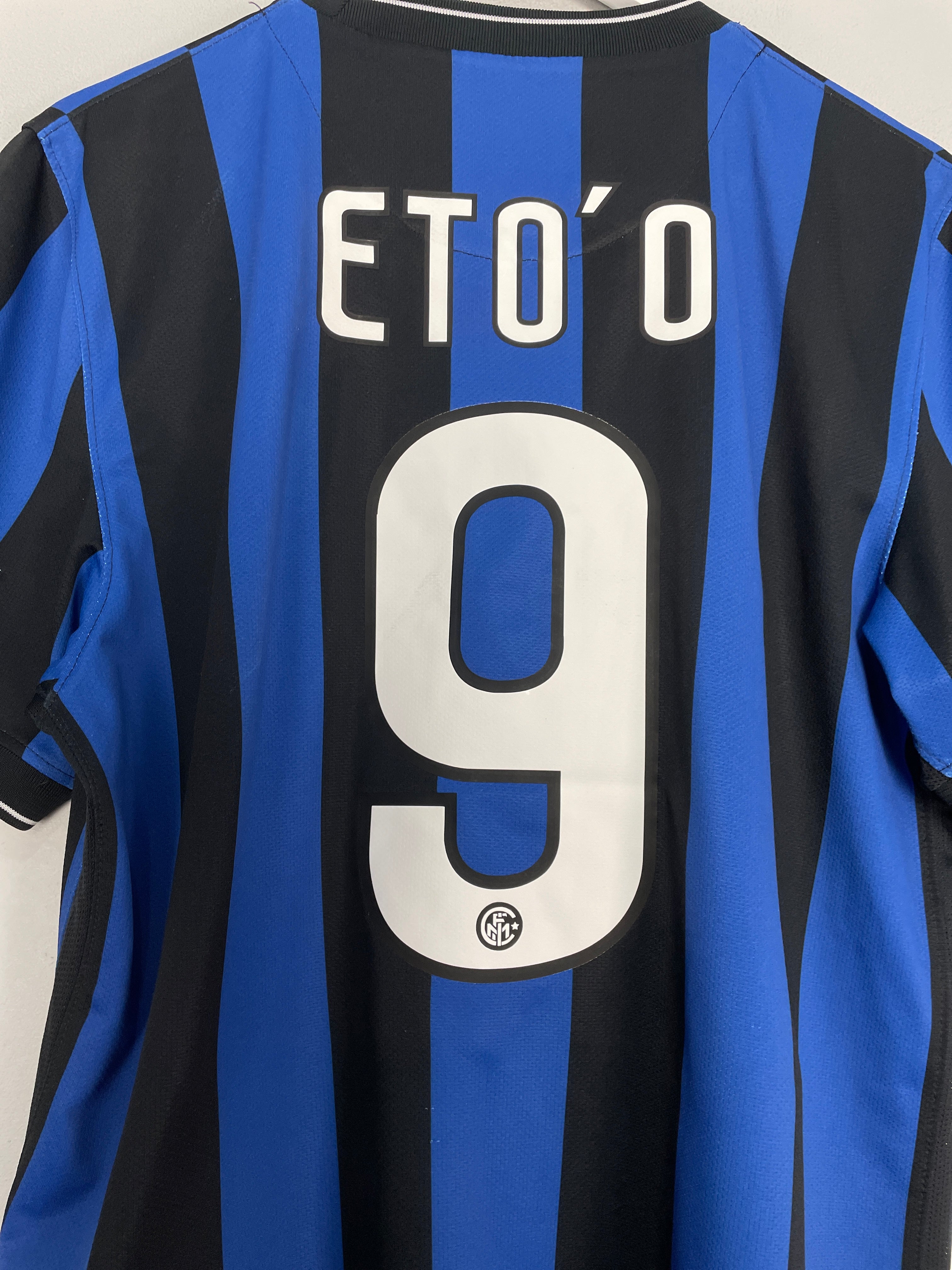 Shop 2009/10 INTER MILAN ETO'O HOME SHIRT (L) NIKE, classic football shirts, vintage football shirts & retro soccer jerseys at Cult Kits