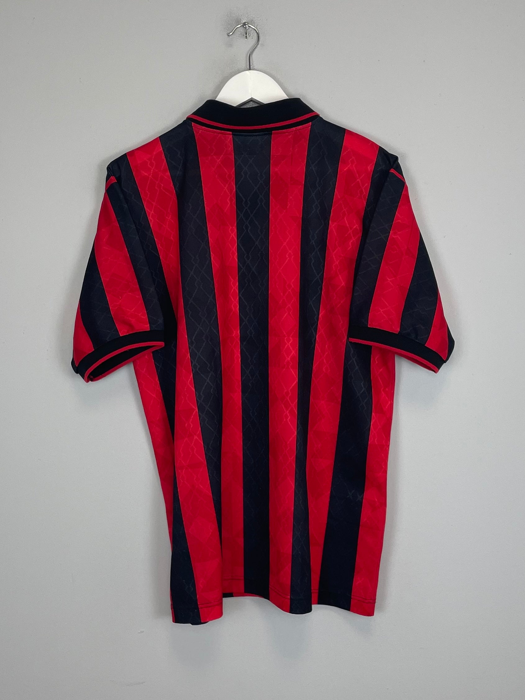 Shop 1995/96 AC MILAN HOME SHIRT (M) LOTTO, classic football shirts, vintage football shirts & retro soccer jerseys at Cult Kits