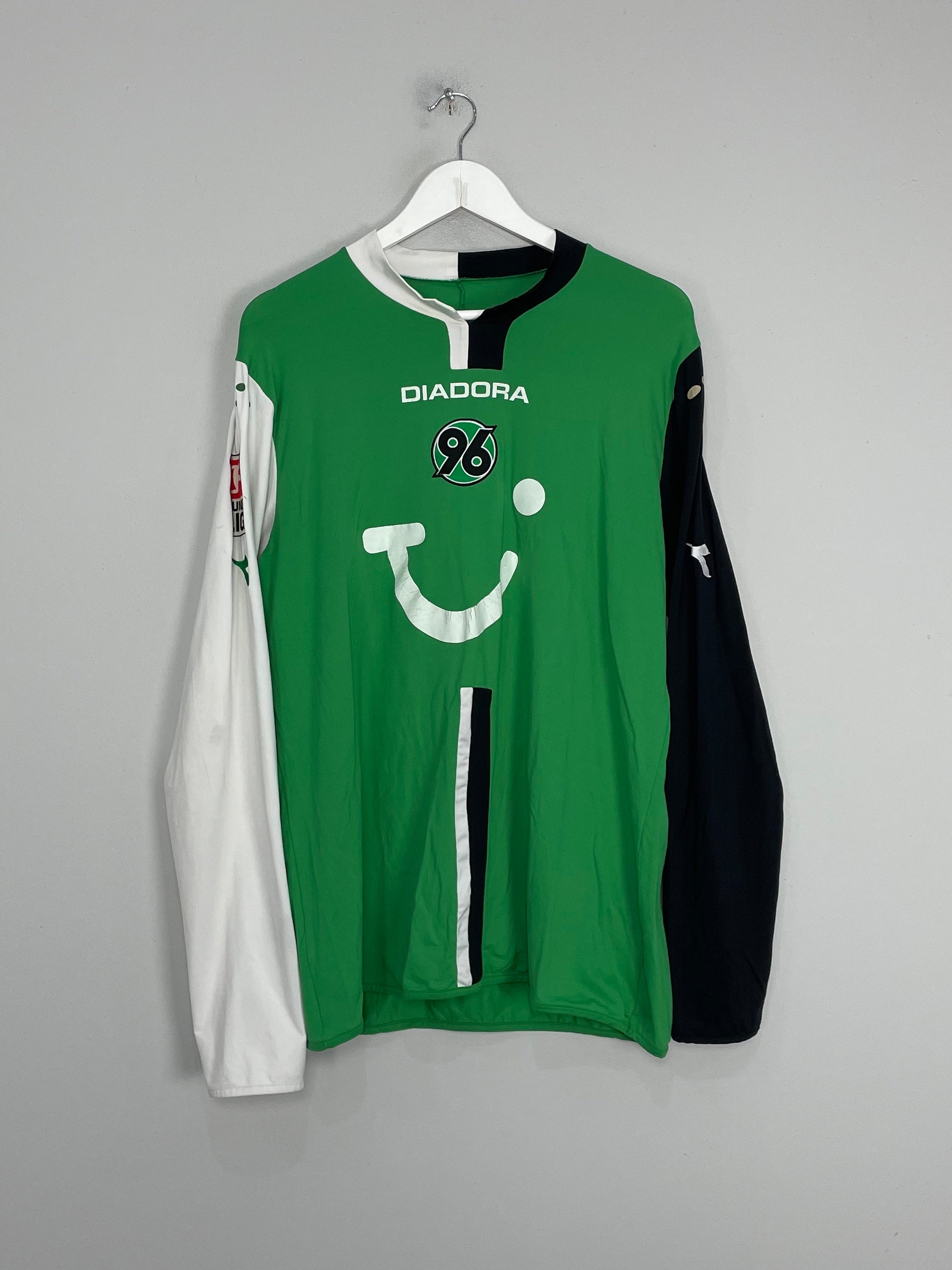 Shop 2005/06 HANNOVER 96 TROEST #4 L/S *MATCH ISSUED* HOME SHIRT (XXL) DIADORA, classic football shirts, vintage football shirts & retro soccer jerseys at Cult Kits