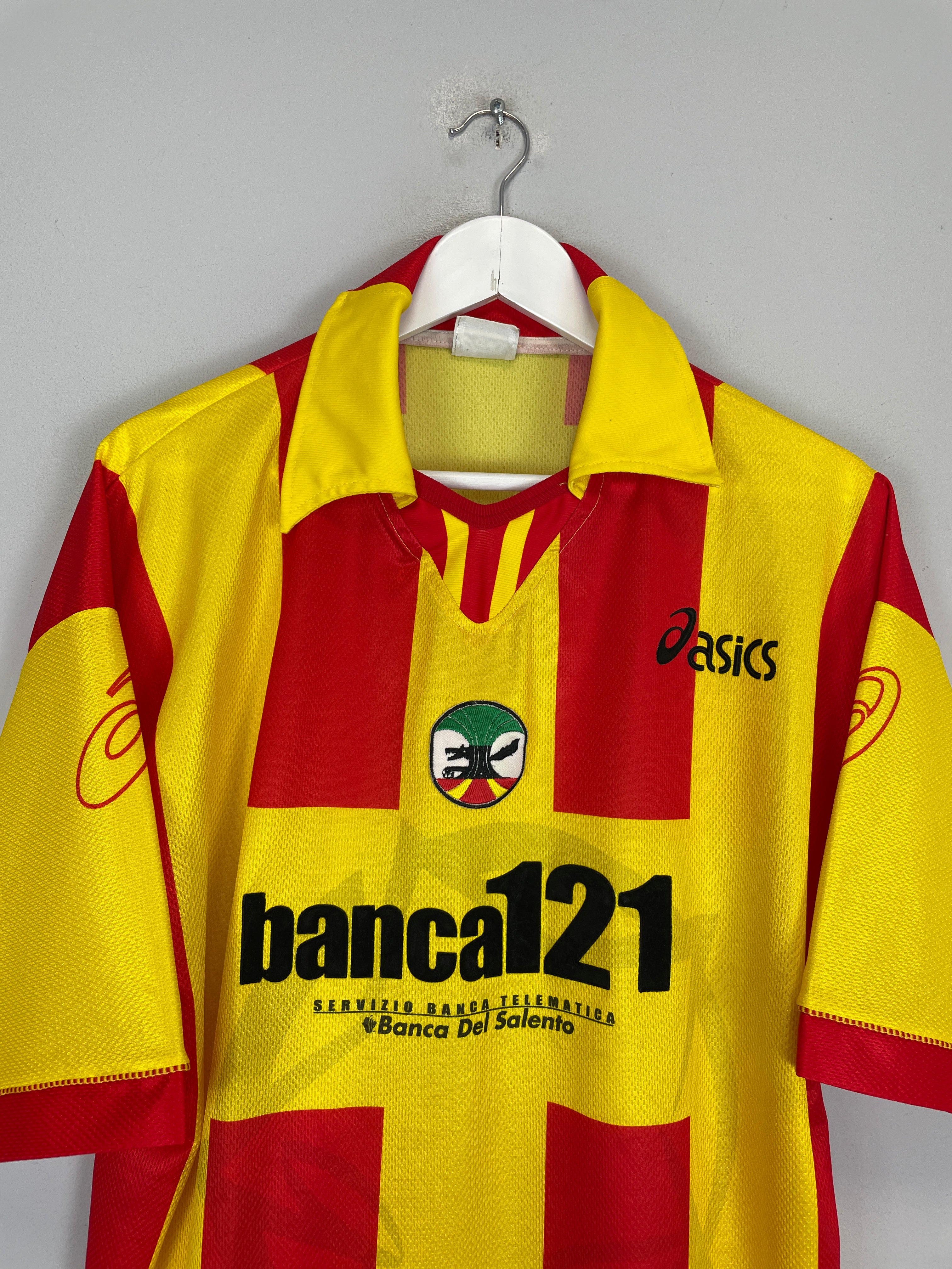 Shop 1999/00 LECCE HOME SHIRT (L) ASICS, classic football shirts, vintage football shirts & retro soccer jerseys at Cult Kits