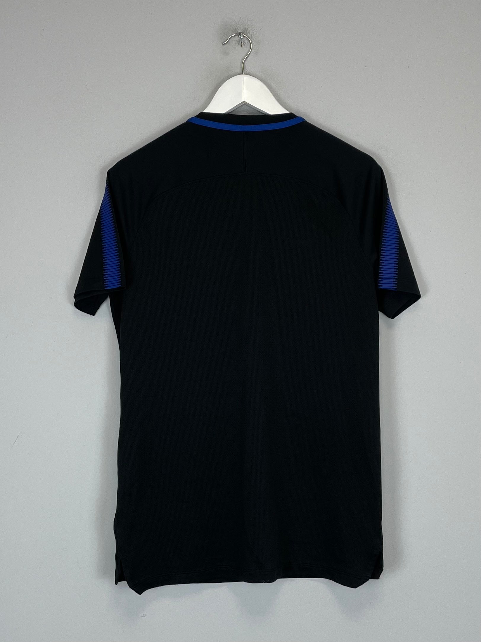Shop 2018/19 CHELSEA TRAINING SHIRT (M) NIKE, classic football shirts, vintage football shirts & retro soccer jerseys at Cult Kits