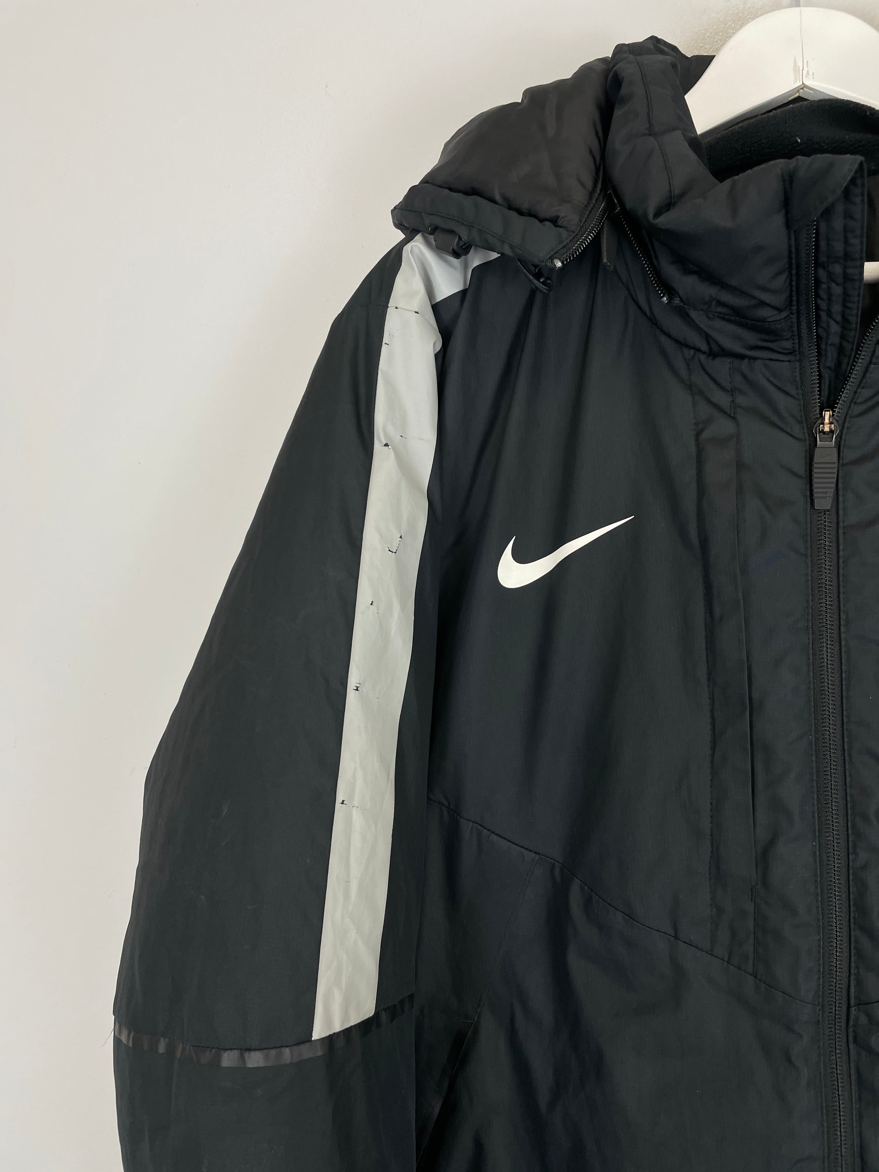 Shop 2014/15 PSG BENCHCOAT (XL) NIKE, classic football shirts, vintage football shirts & retro soccer jerseys at Cult Kits