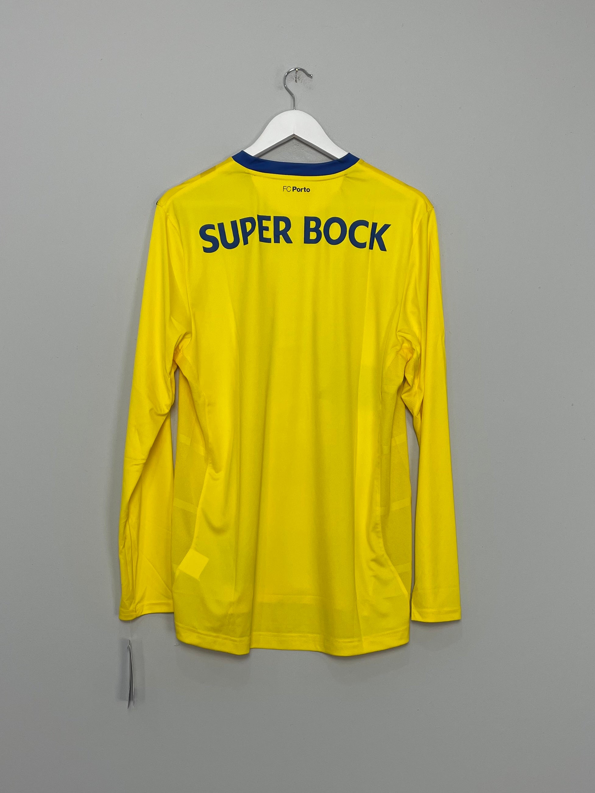 Shop 2016/17 Porto *BNWT* L/S Third Shirt (Multiple Sizes) New Balance, classic football shirts, vintage football shirts & retro soccer jerseys at Cult Kits