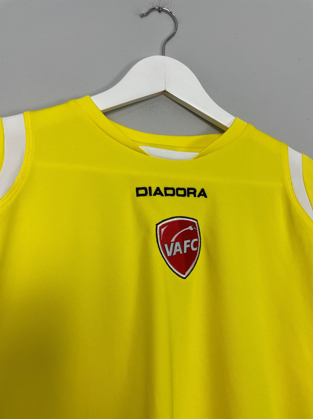 Shop 2007/08 VALENCIENNES L/S DIADORA TRAINING SHIRT (M), classic football shirts, vintage football shirts & retro soccer jerseys at Cult Kits