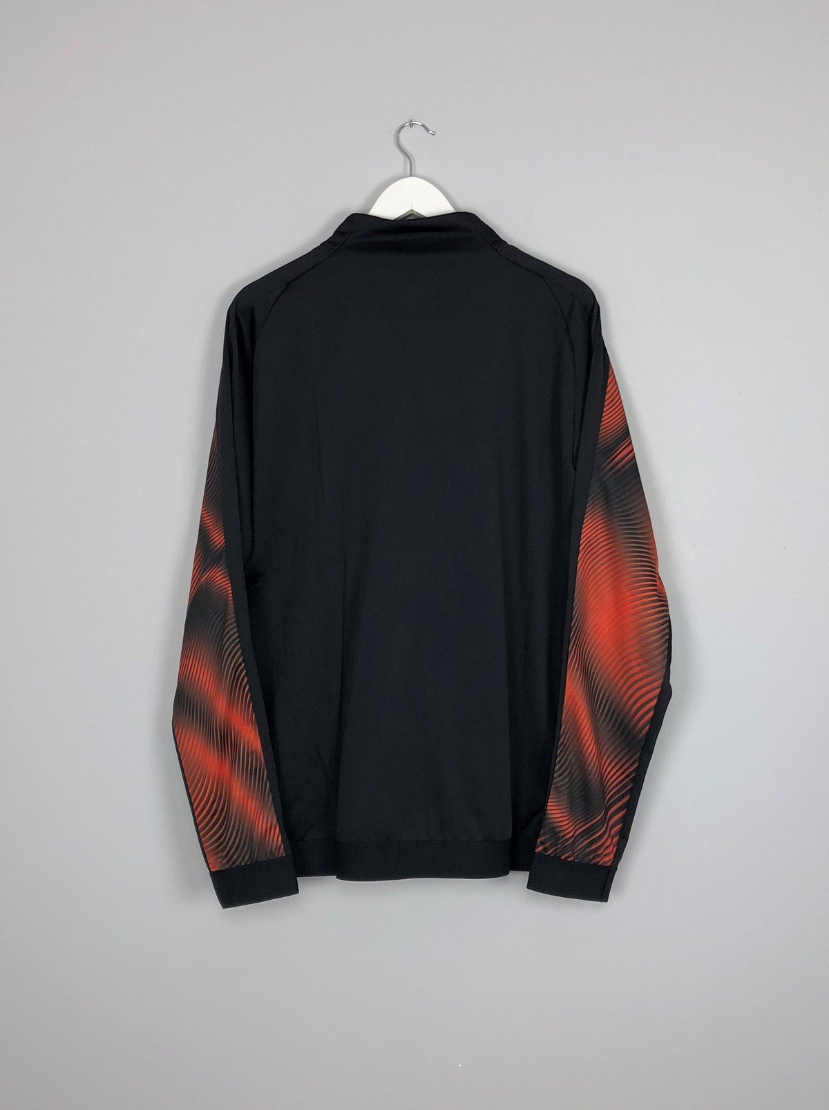 Shop 2019/20 Valencia *BNWT* Stadium Jacket (Multiple Sizes) Puma, classic football shirts, vintage football shirts & retro soccer jerseys at Cult Kits