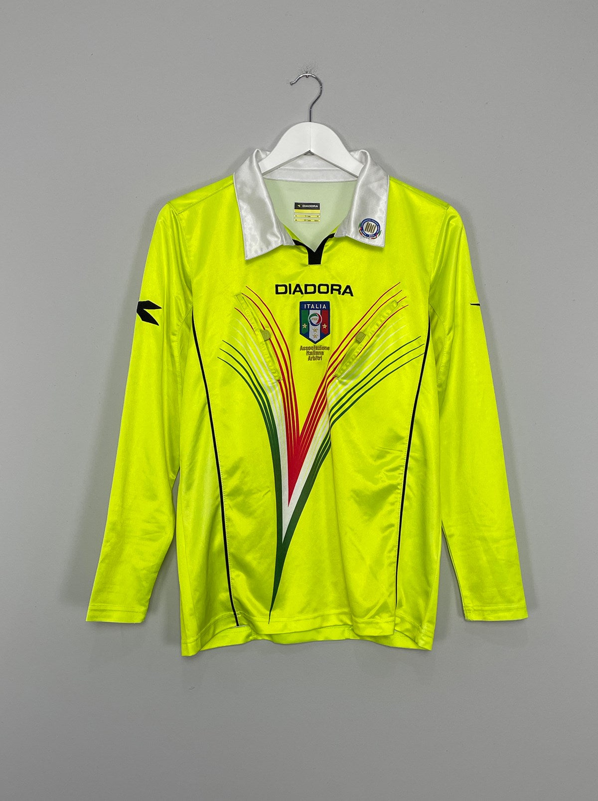 Shop 2011/12 ITALY FIGC REFEREE L/S SHIRT (S*) DIADORA, classic football shirts, vintage football shirts & retro soccer jerseys at Cult Kits