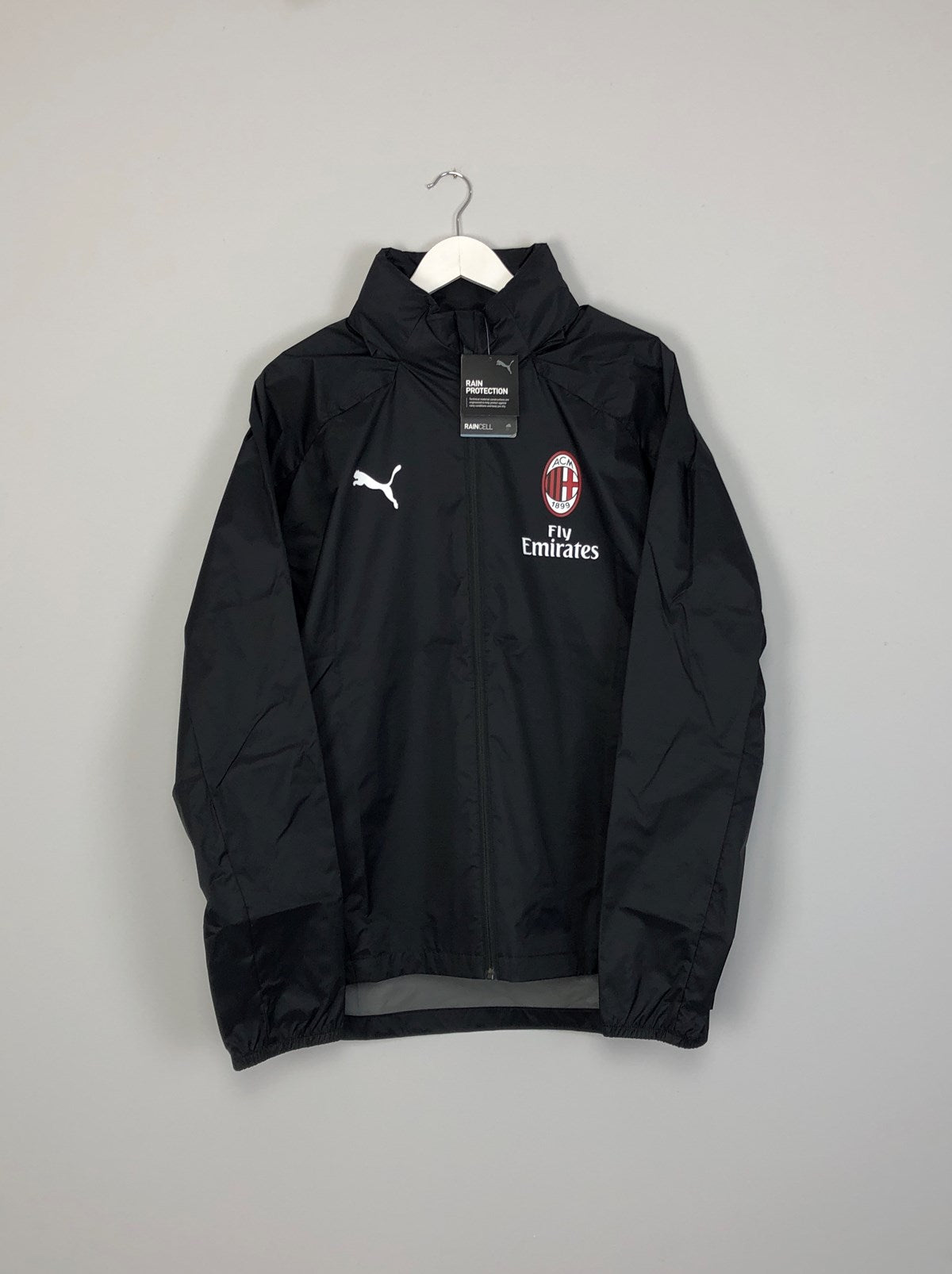 Shop 2019/20 AC MILAN *BNWT* RAIN JACKET (S) PUMA, classic football shirts, vintage football shirts & retro soccer jerseys at Cult Kits