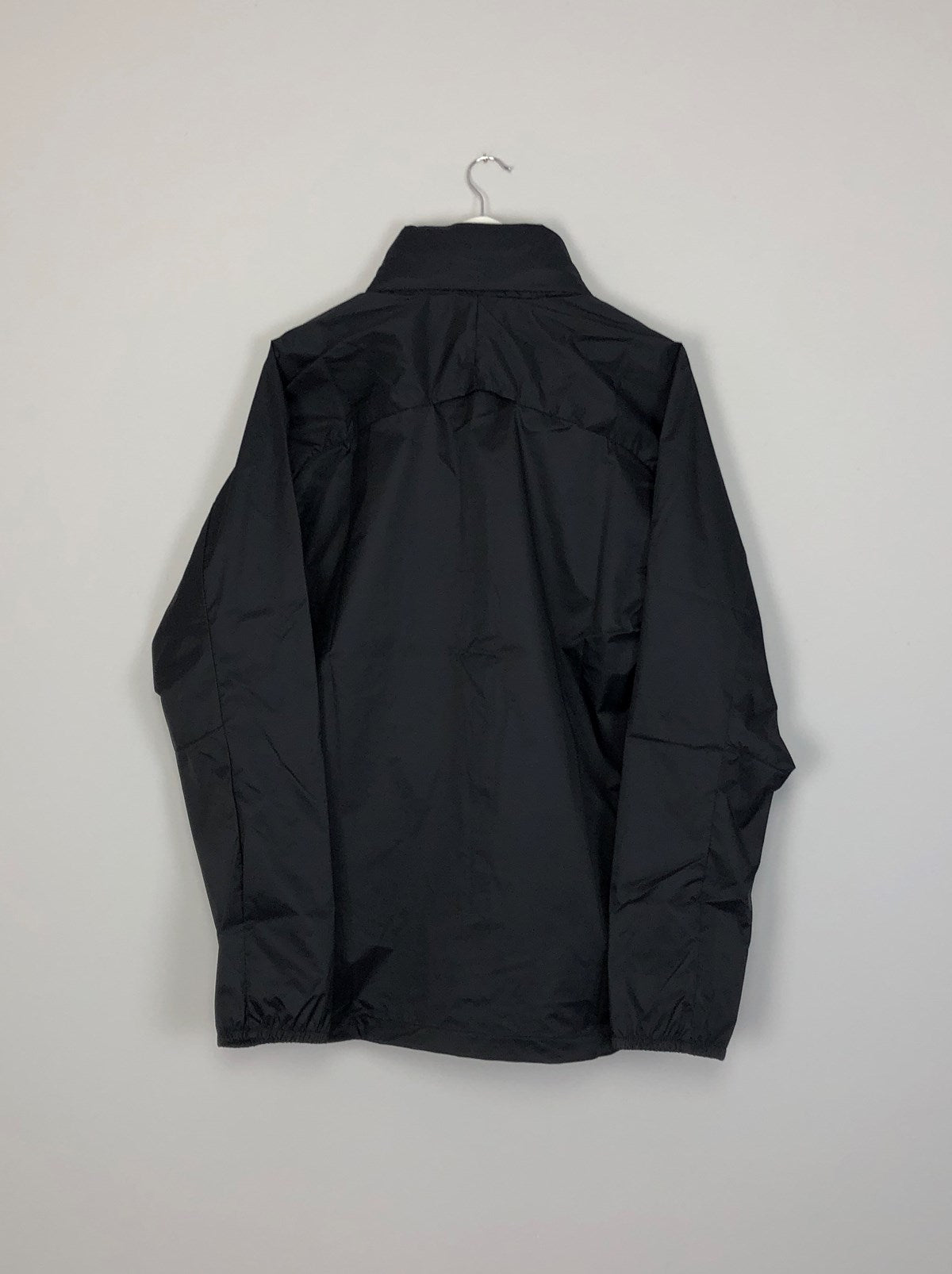 Shop 2019/20 AC MILAN *BNWT* RAIN JACKET (S) PUMA, classic football shirts, vintage football shirts & retro soccer jerseys at Cult Kits