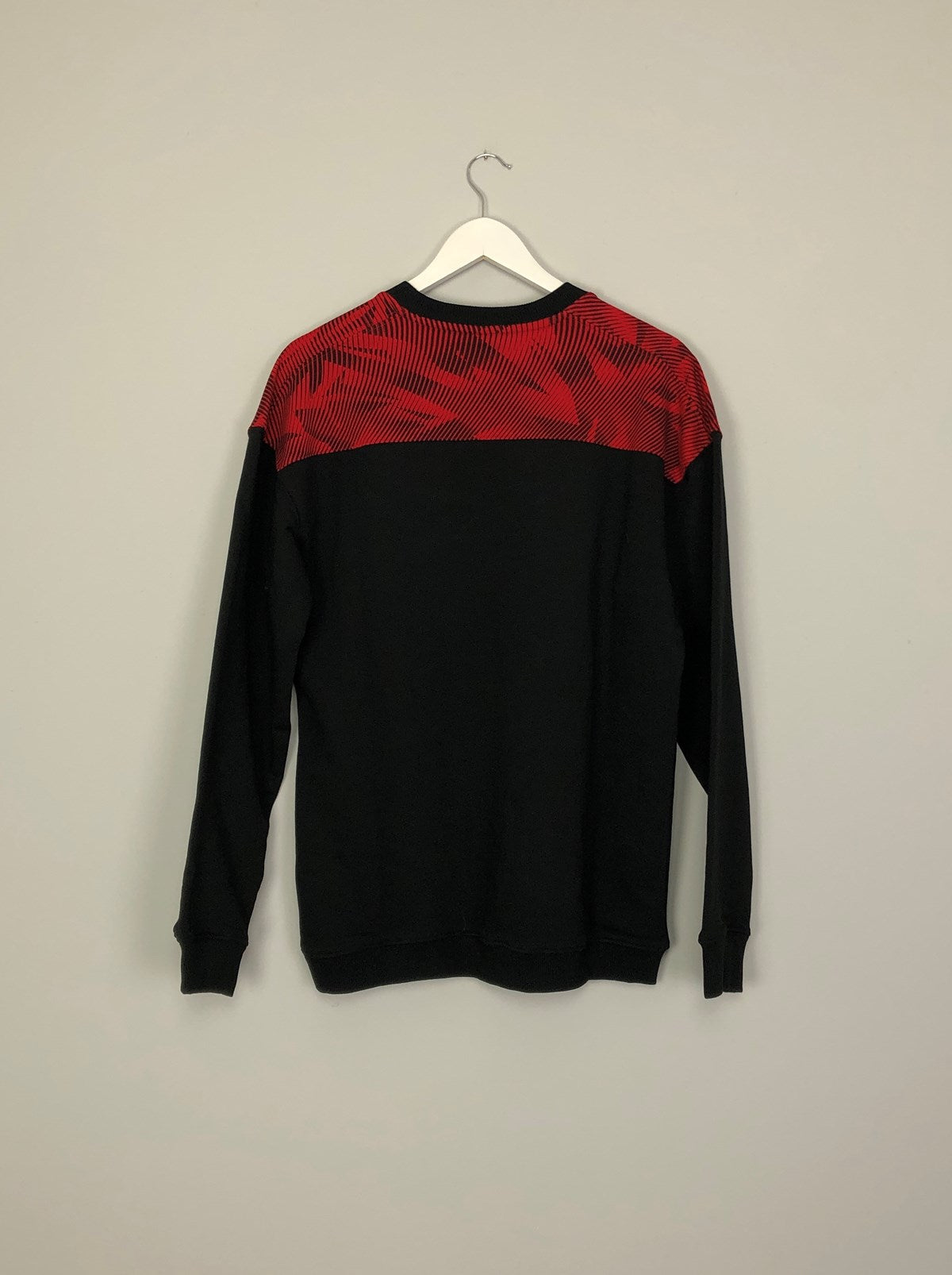 Shop 2019/20 AC Milan *BNWT* Casuals Crew Jumper Sweater (Multiple Sizes) Puma, classic football shirts, vintage football shirts & retro soccer jerseys at Cult Kits