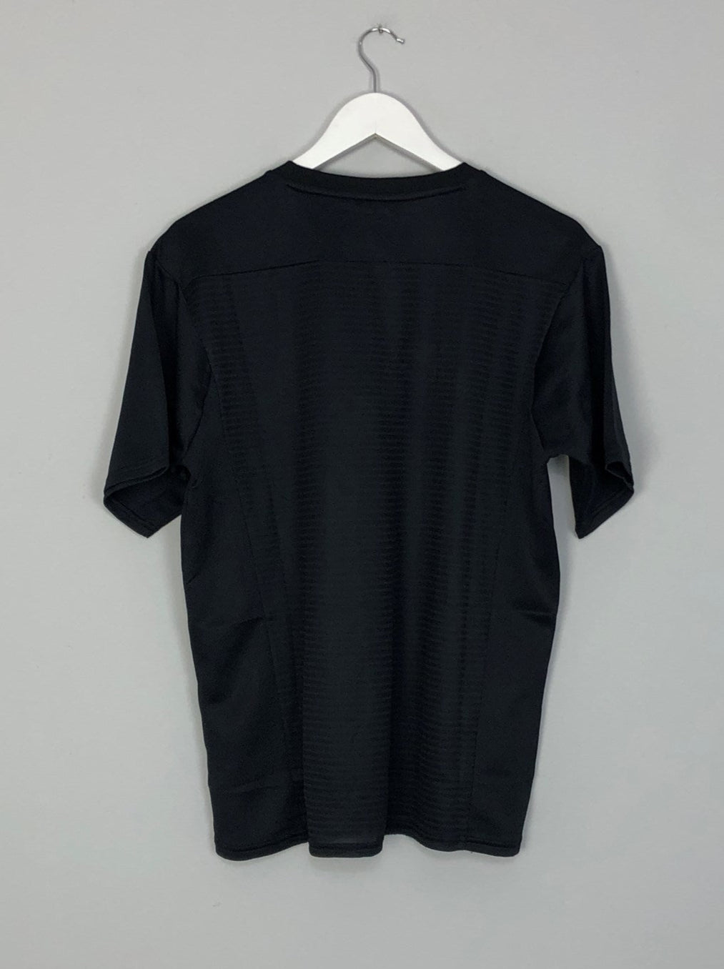 Shop 2018 FC TOKYO UMBRO BLACKOUT SHIRT (M), classic football shirts, vintage football shirts & retro soccer jerseys at Cult Kits