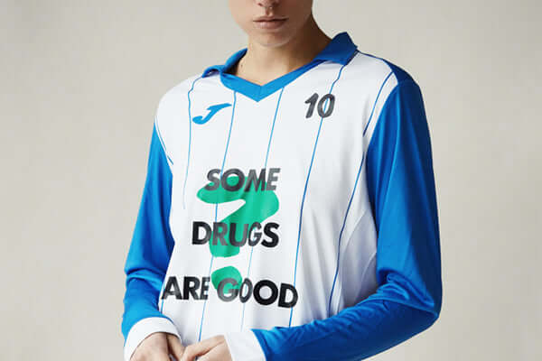 TENS CLUB HONOUR DIEGO'S 'NO DRUG' JERSEY