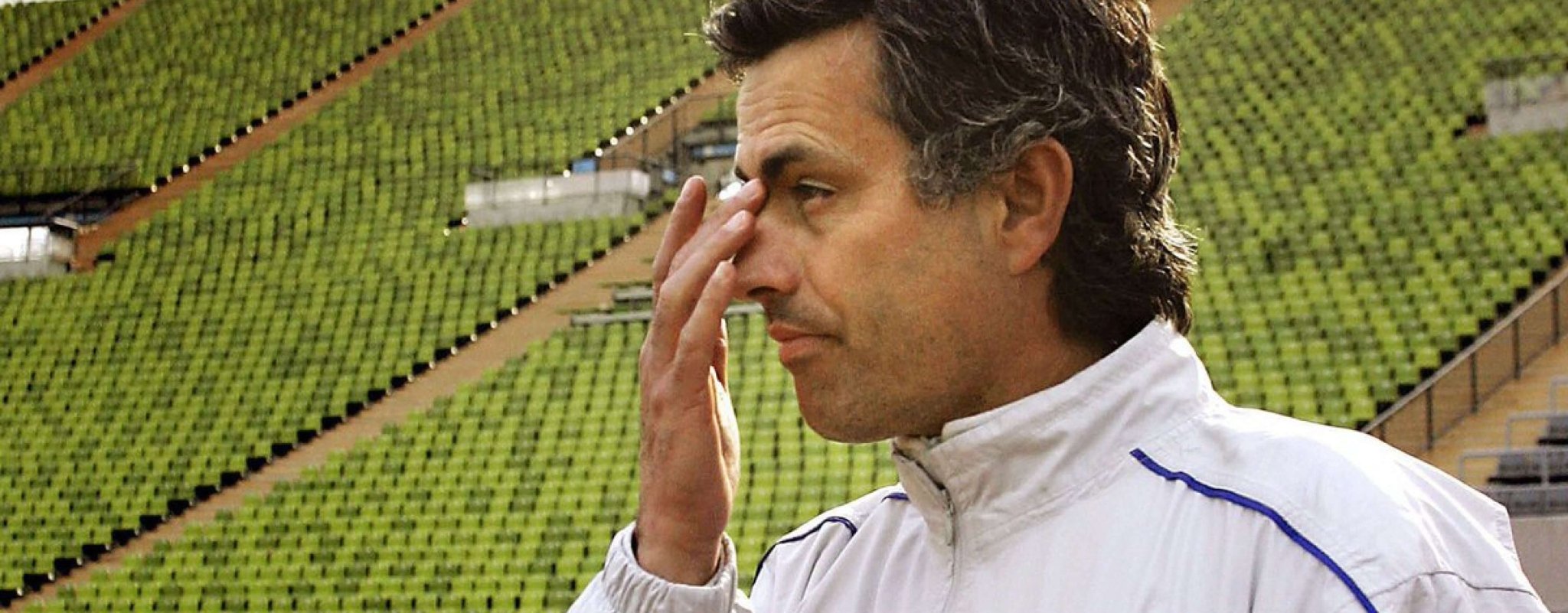 Mourinho and the laundry basket. - Cult Kits