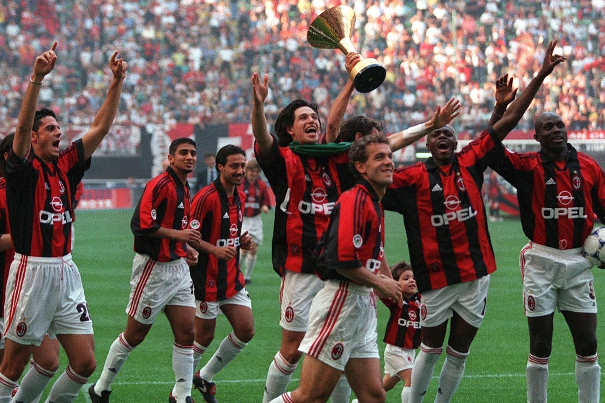 Why Do AC Milan Play In Red And Black Stripes? - Cult Kits