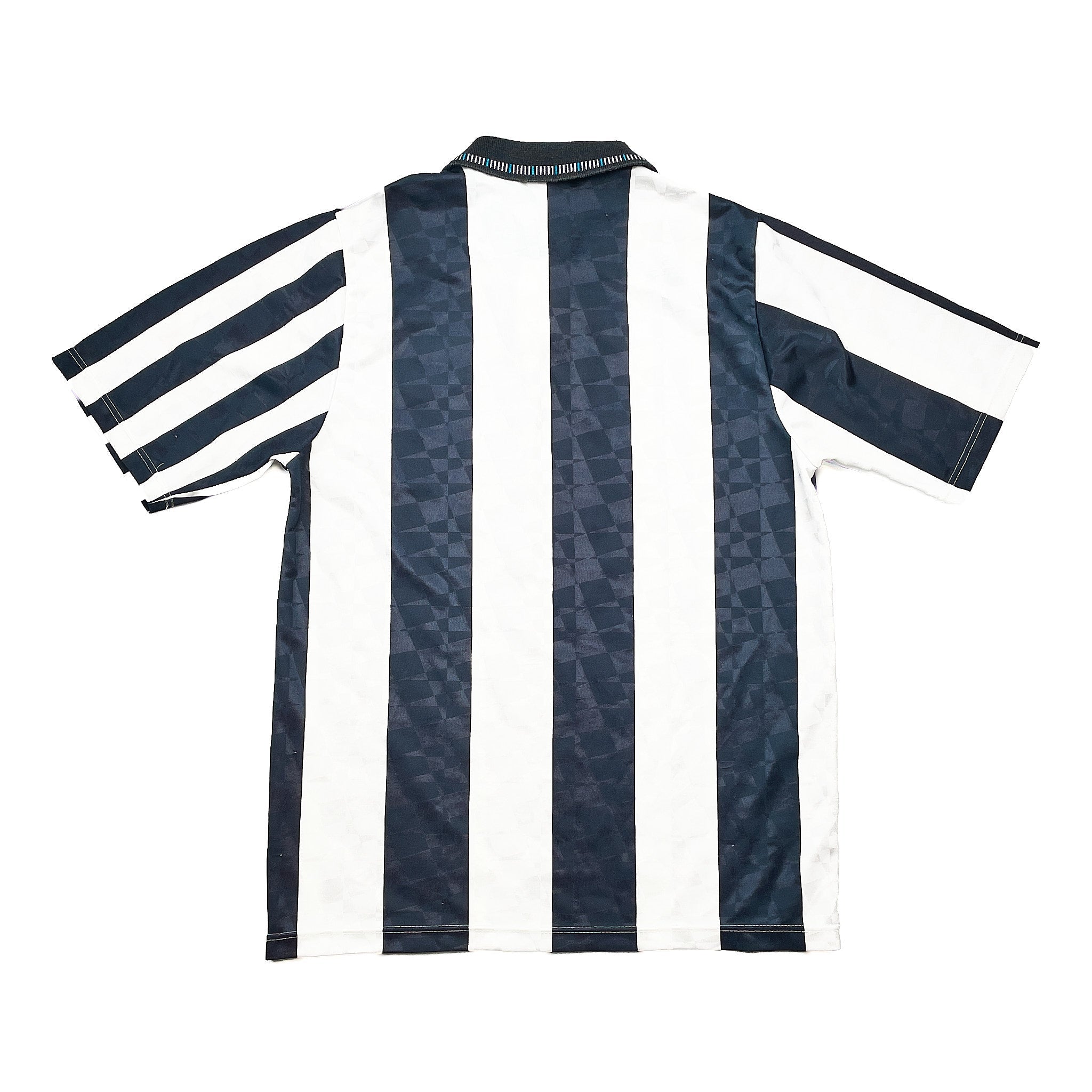 Buy 1991/93 Newcastle United Home Shirt (S) Umbro ~ Free worldwide shipping ~ Authentic Vintage Football Shirts from Cult Kits