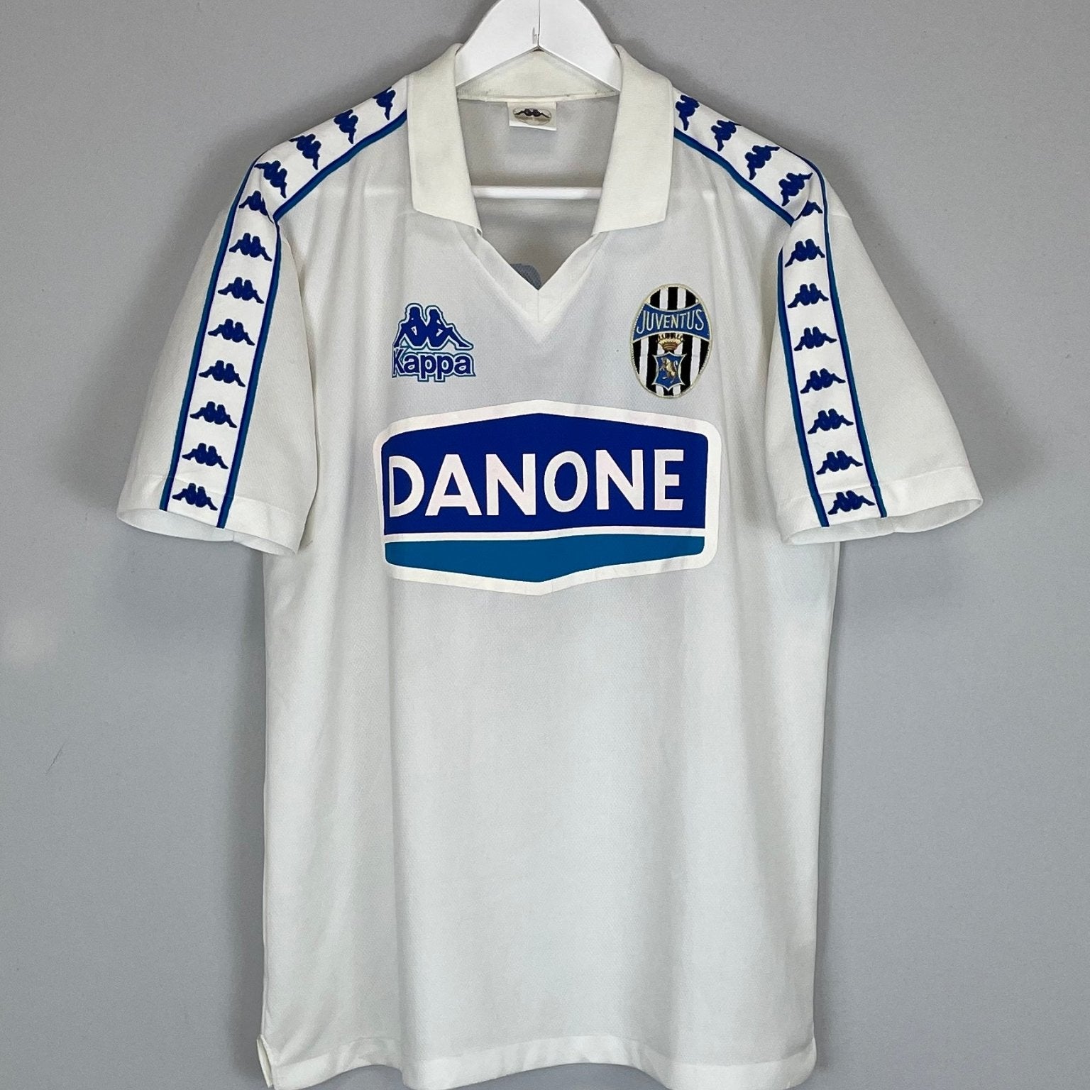 Shop 1992/93 JUVENTUS TRAINING SHIRT (L) KAPPA, classic football shirts, vintage football shirts & retro soccer jerseys at Cult Kits