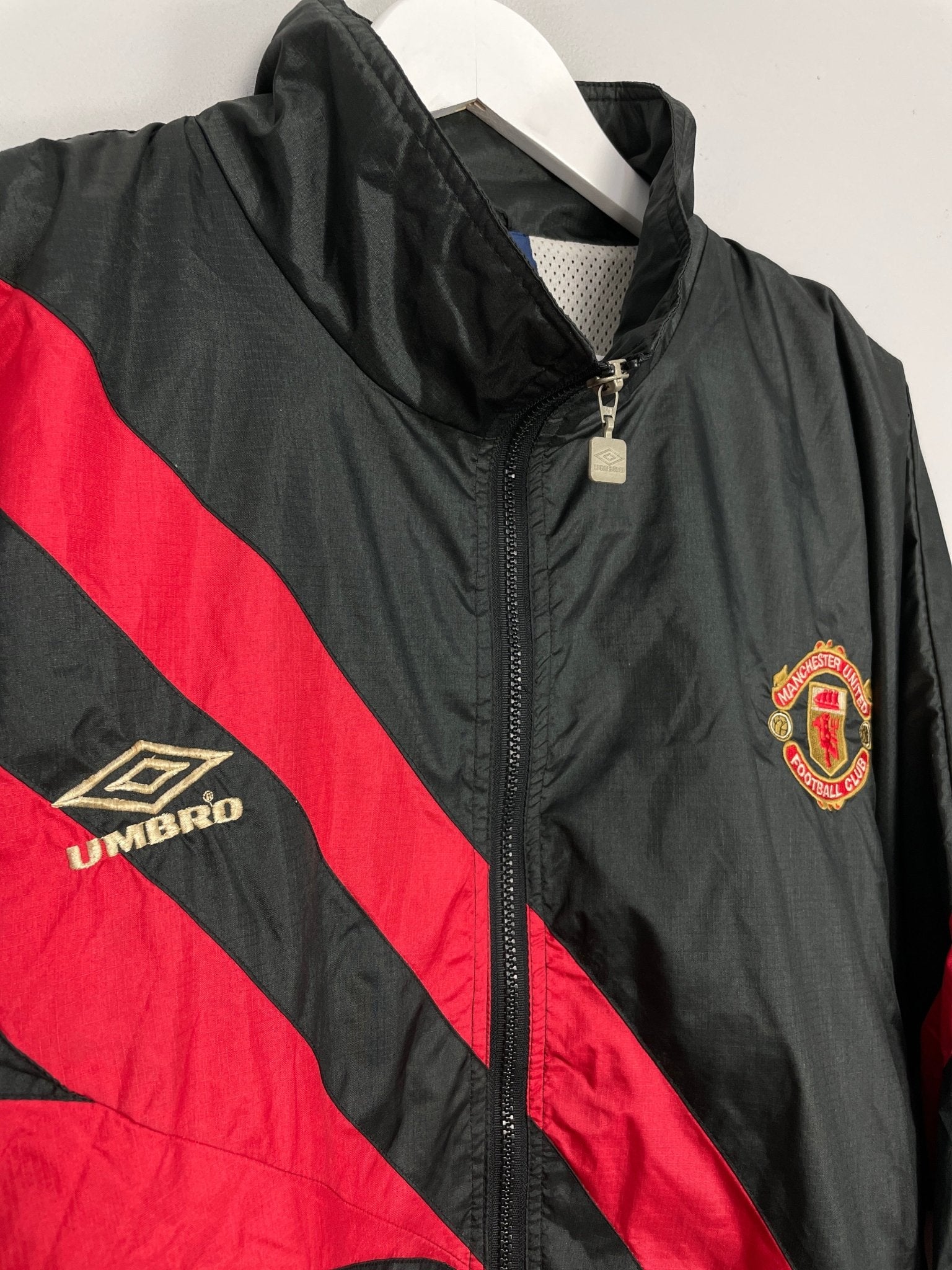 Shop 1992/93 MANCHESTER UNITED TRACK JACKET (XL) UMBRO, classic football shirts, vintage football shirts & retro soccer jerseys at Cult Kits