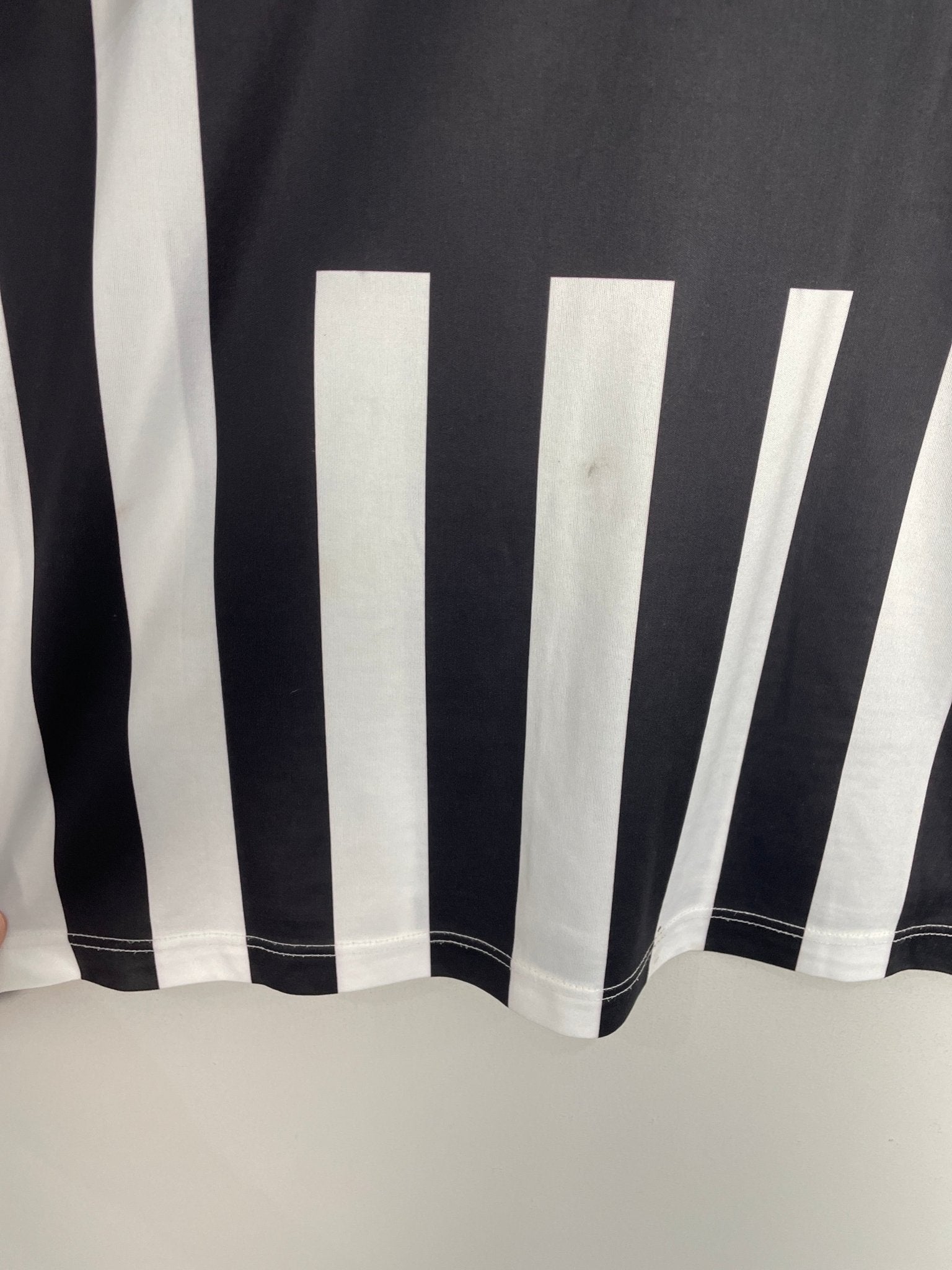 Shop 1992/94 JUVENTUS HOME SHIRT (L) KAPPA, classic football shirts, vintage football shirts & retro soccer jerseys at Cult Kits