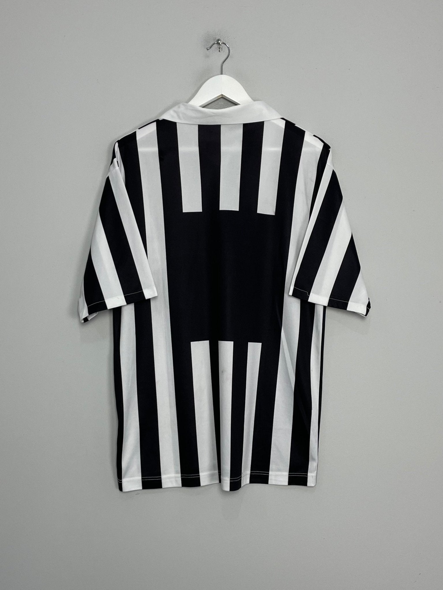 Shop 1992/94 JUVENTUS HOME SHIRT (L) KAPPA, classic football shirts, vintage football shirts & retro soccer jerseys at Cult Kits
