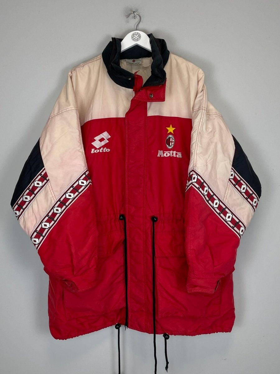 1993/94 AC MILAN BENCH COAT (L) LOTTO - Cult Kits - Large - Buy Vintage Football Shirts, Authentic Retro Football Shirts For Sale, Classic Football Shirts & Soccer Jersey