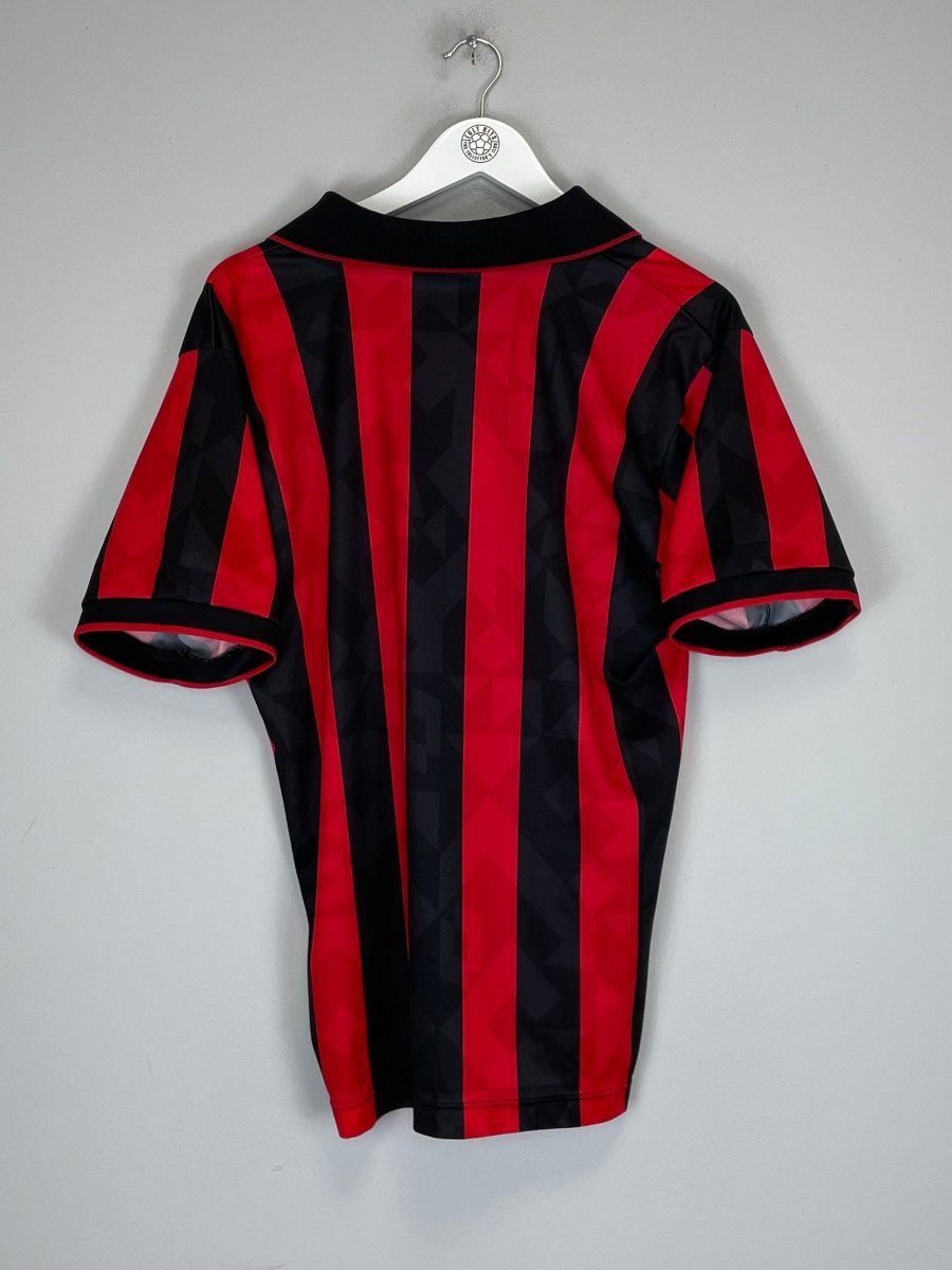 1993/94 AC MILAN HOME SHIRT (M) LOTTO - Cult Kits - Medium - Buy Vintage Football Shirts, Authentic Retro Football Shirts For Sale, Classic Football Shirts & Soccer Jersey