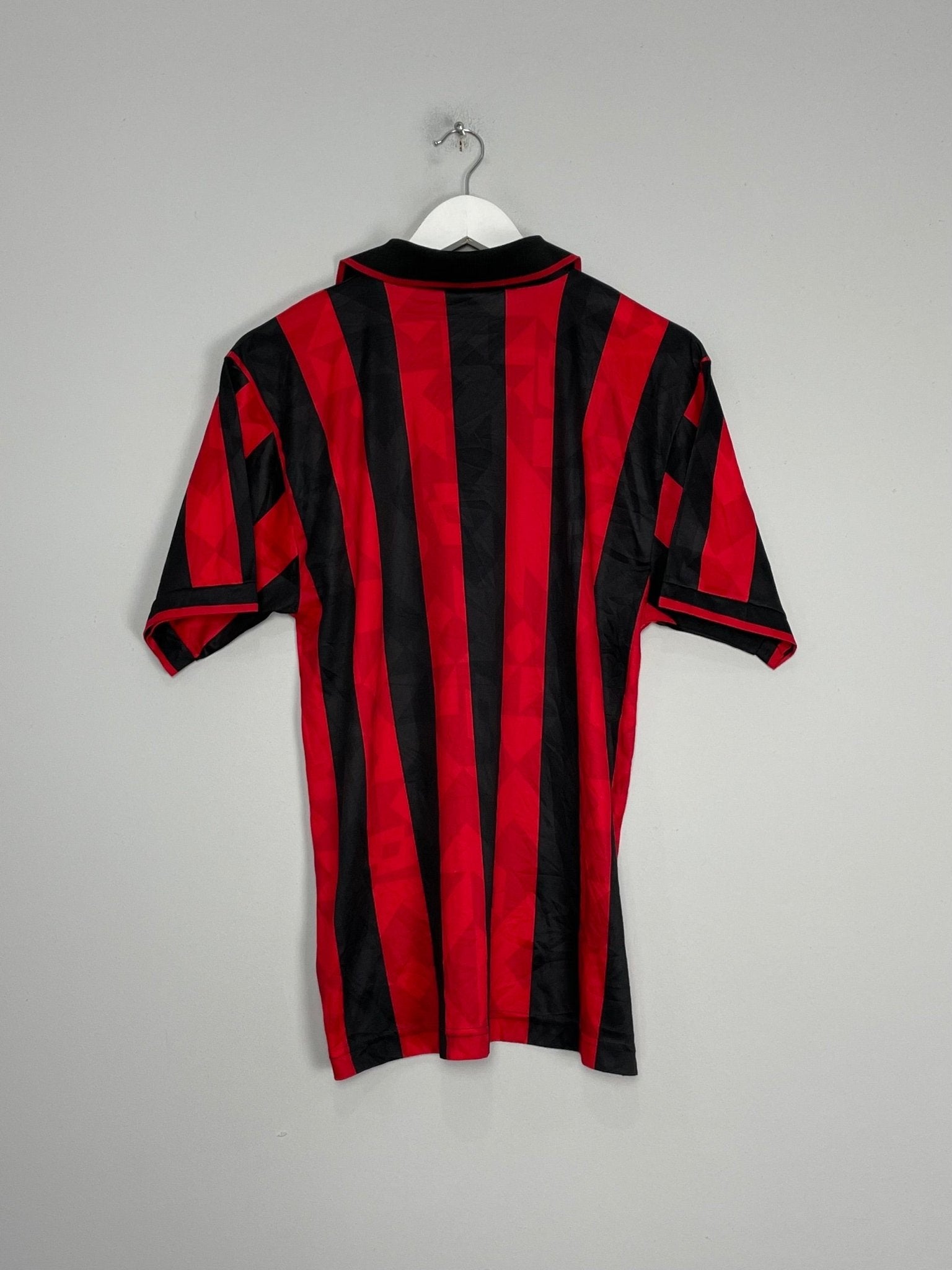 Shop 1993/94 AC MILAN HOME SHIRT (M) LOTTO, classic football shirts, vintage football shirts & retro soccer jerseys at Cult Kits