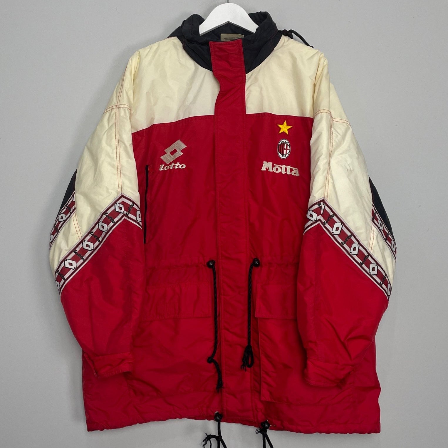 Shop 1993/94 AC MILAN PADDED BENCH COAT (L) LOTTO, classic football shirts, vintage football shirts & retro soccer jerseys at Cult Kits