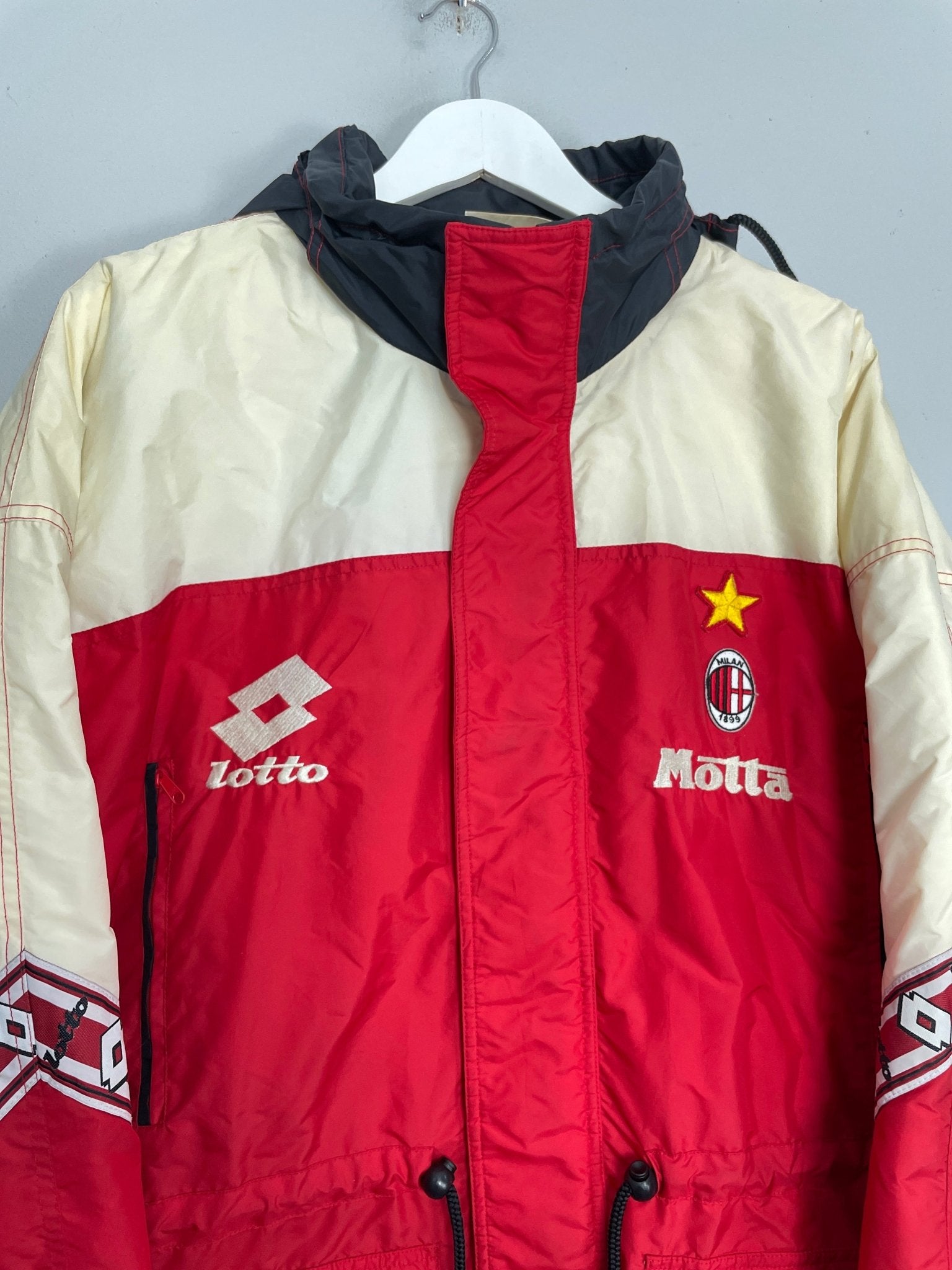 Shop 1993/94 AC MILAN PADDED BENCH COAT (L) LOTTO, classic football shirts, vintage football shirts & retro soccer jerseys at Cult Kits
