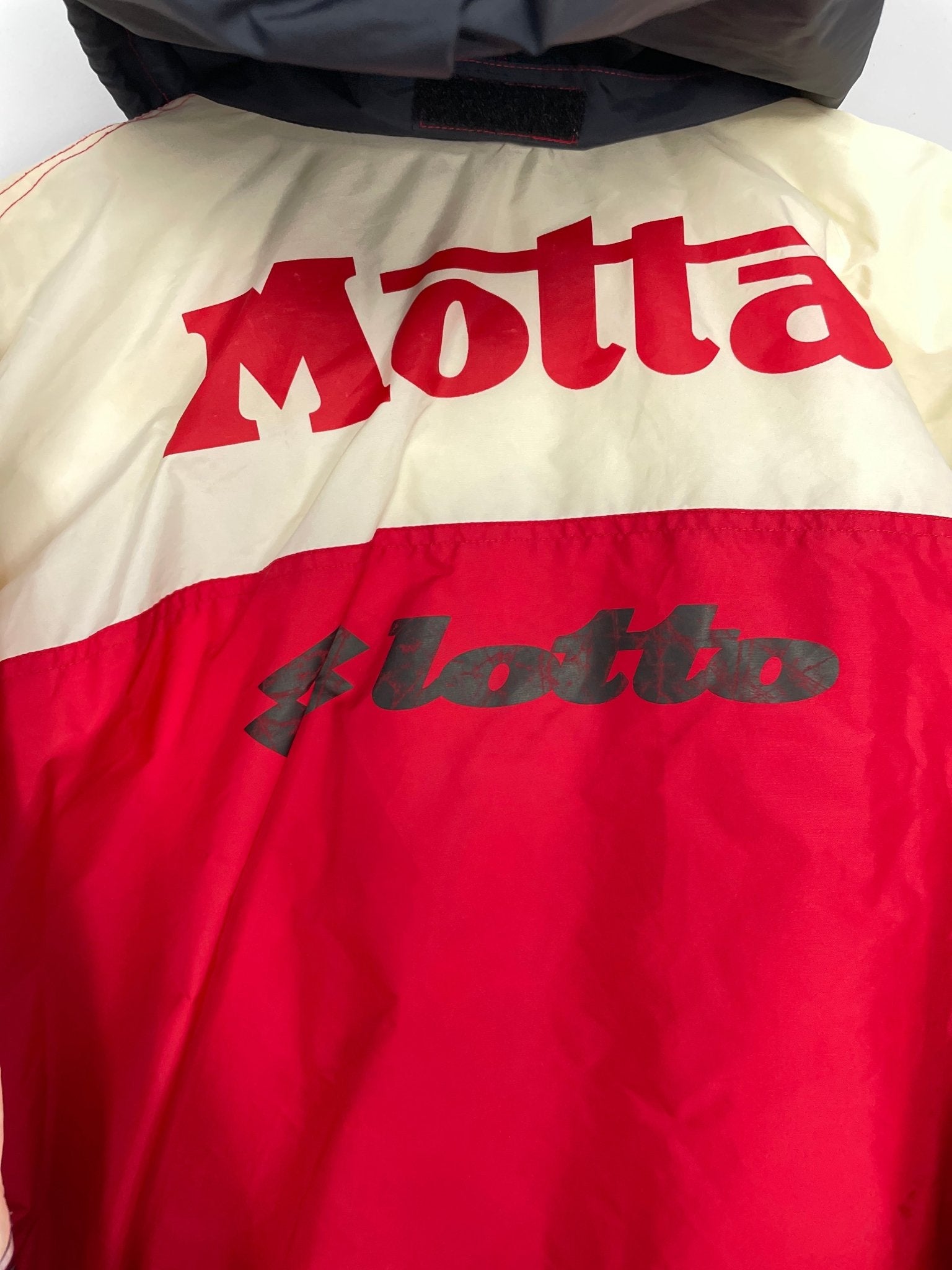 Shop 1993/94 AC MILAN PADDED BENCH COAT (L) LOTTO, classic football shirts, vintage football shirts & retro soccer jerseys at Cult Kits