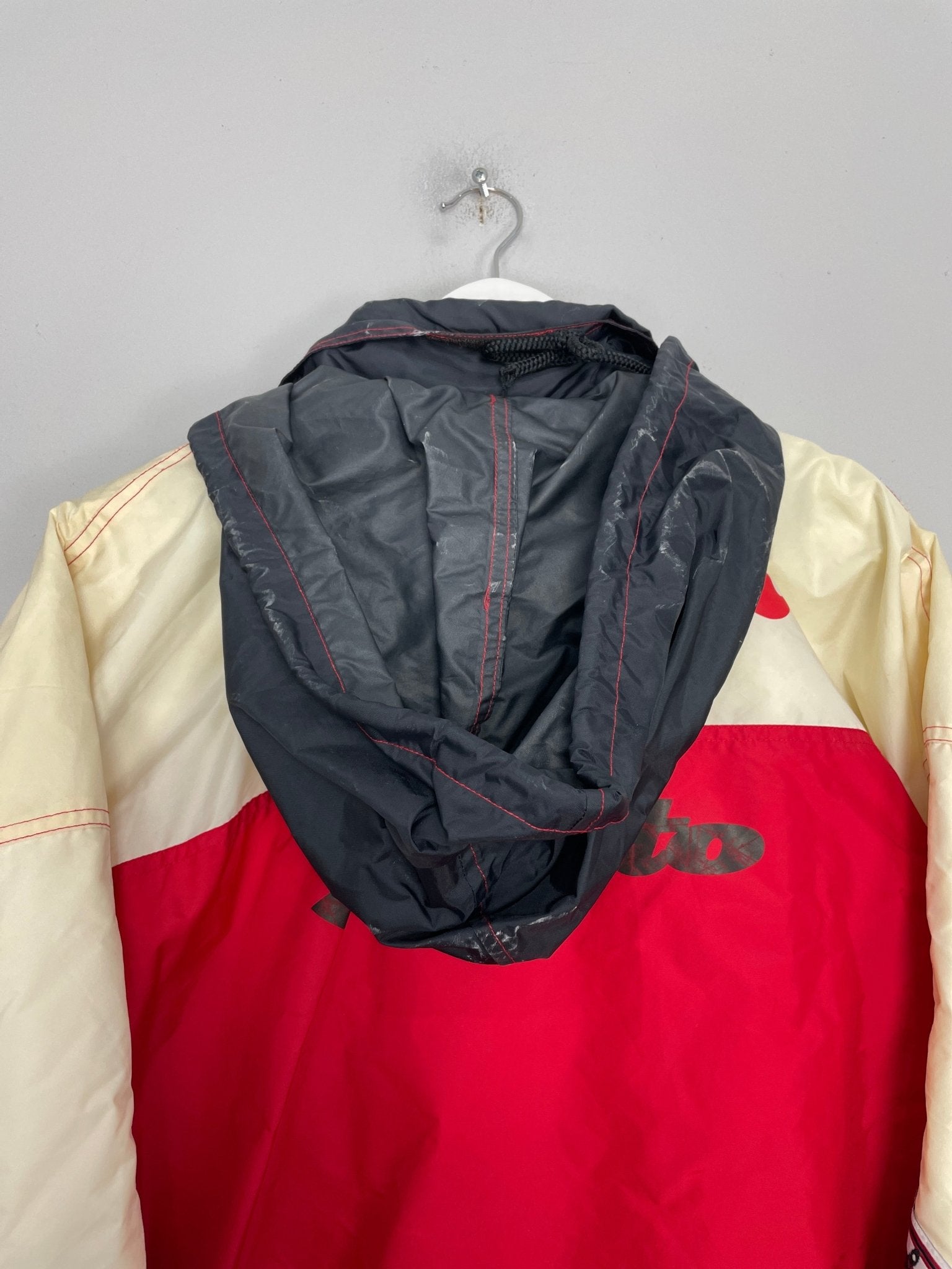 Shop 1993/94 AC MILAN PADDED BENCH COAT (L) LOTTO, classic football shirts, vintage football shirts & retro soccer jerseys at Cult Kits
