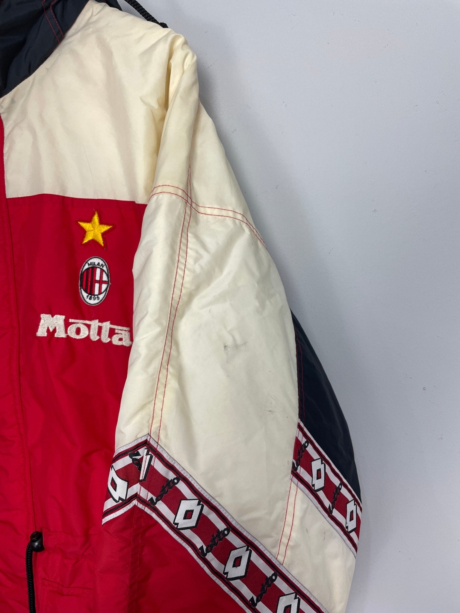 Shop 1993/94 AC MILAN PADDED BENCH COAT (L) LOTTO, classic football shirts, vintage football shirts & retro soccer jerseys at Cult Kits