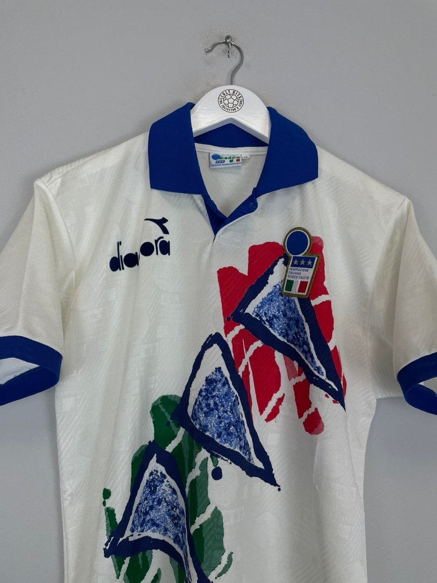 1993/94 ITALY TRAINING SHIRT (M) DIADORA - Cult Kits - Medium - Buy Vintage Football Shirts, Authentic Retro Football Shirts For Sale, Classic Football Shirts & Soccer Jersey