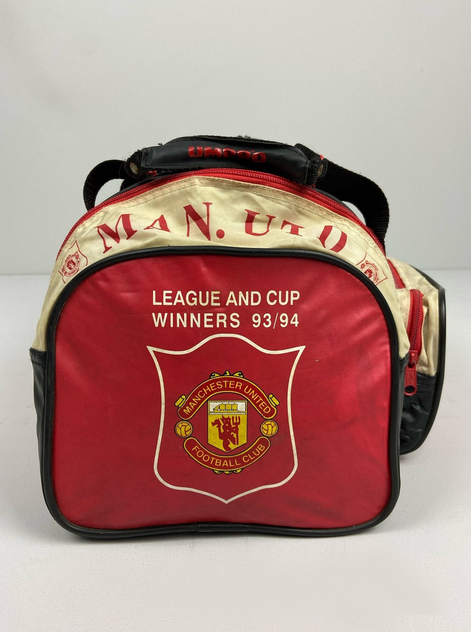 Shop 1993/94 MANCHESTER UNITED DUFFLE BAG UMBRO, classic football shirts, vintage football shirts & retro soccer jerseys at Cult Kits