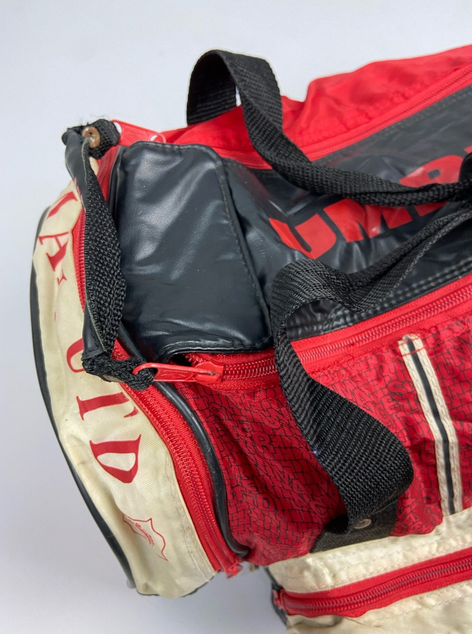 Shop 1993/94 MANCHESTER UNITED DUFFLE BAG UMBRO, classic football shirts, vintage football shirts & retro soccer jerseys at Cult Kits
