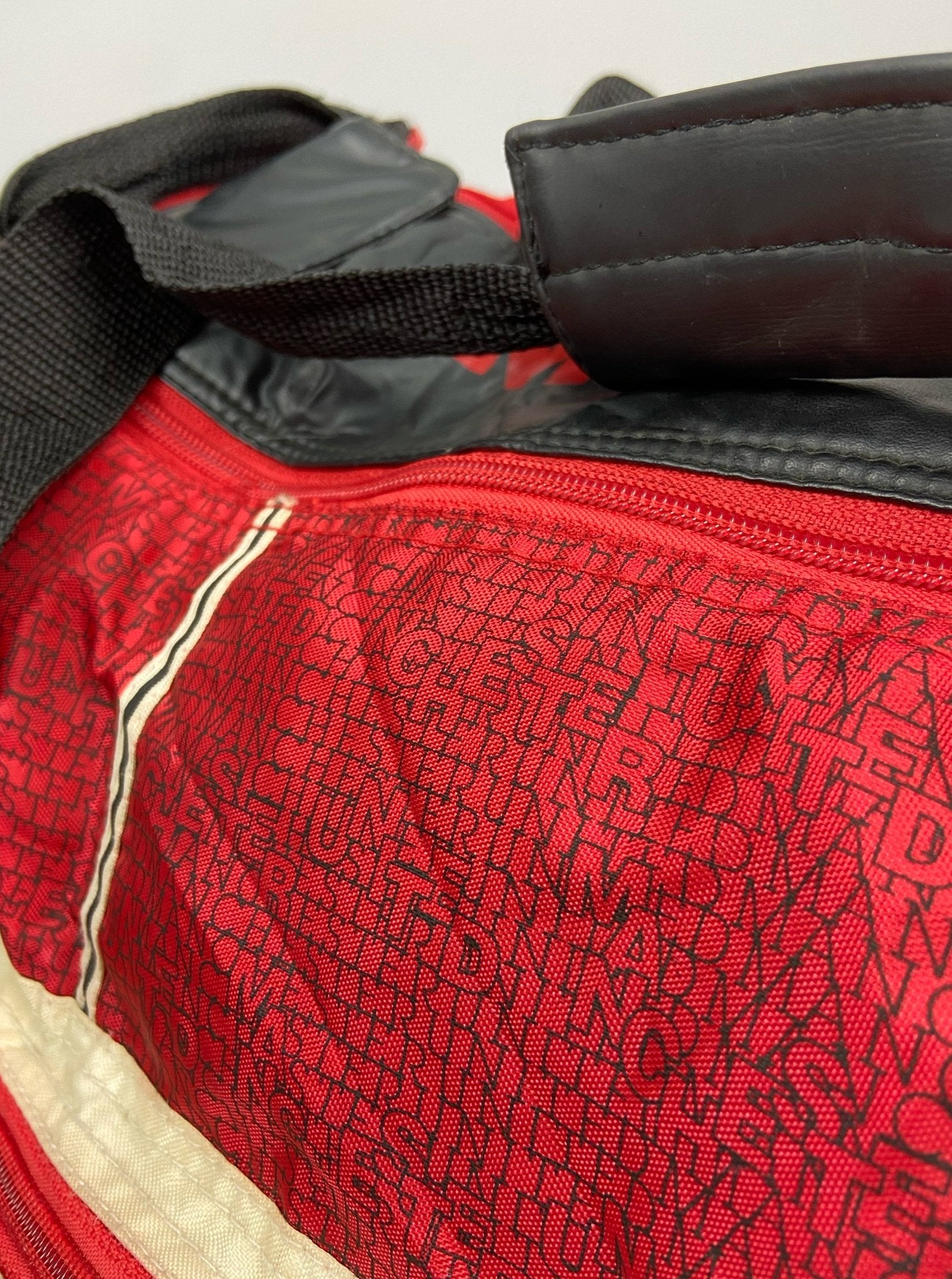 Shop 1993/94 MANCHESTER UNITED DUFFLE BAG UMBRO, classic football shirts, vintage football shirts & retro soccer jerseys at Cult Kits