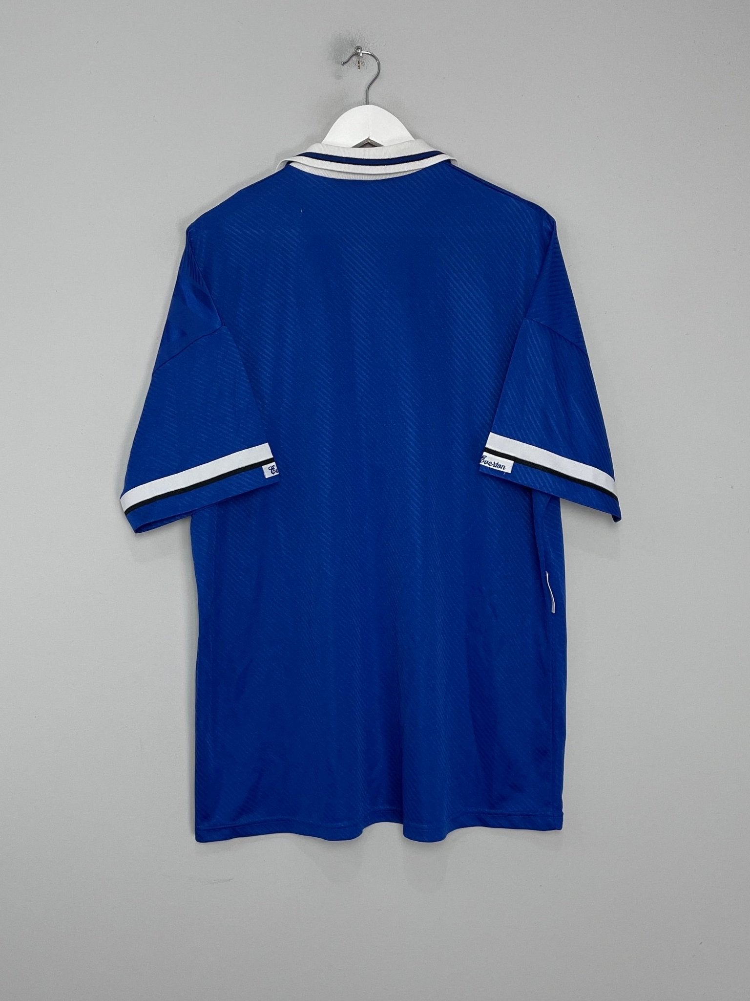 Shop 1993/95 EVERTON HOME SHIRT (XL) UMBRO, classic football shirts, vintage football shirts & retro soccer jerseys at Cult Kits