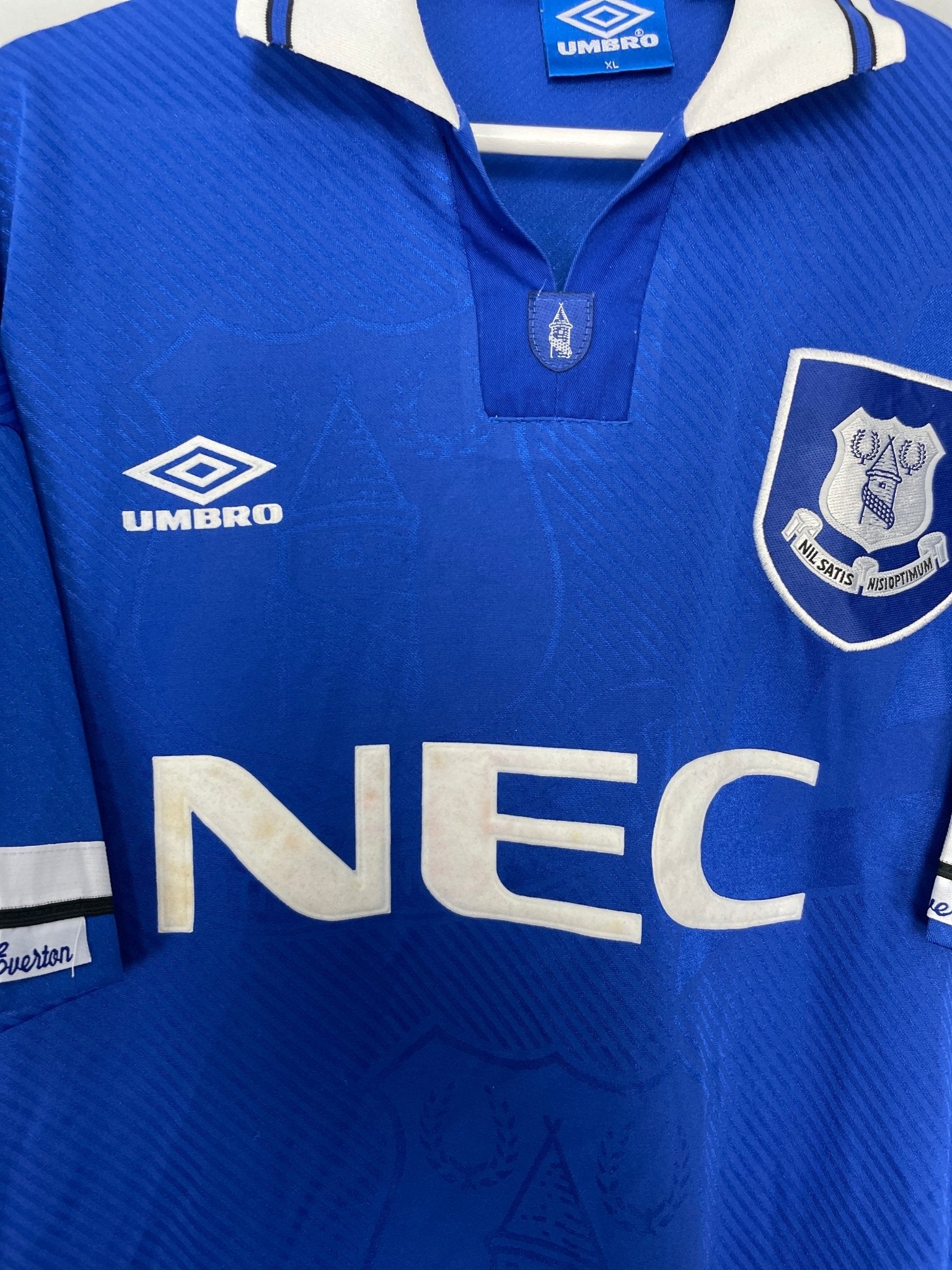 Shop 1993/95 EVERTON HOME SHIRT (XL) UMBRO, classic football shirts, vintage football shirts & retro soccer jerseys at Cult Kits
