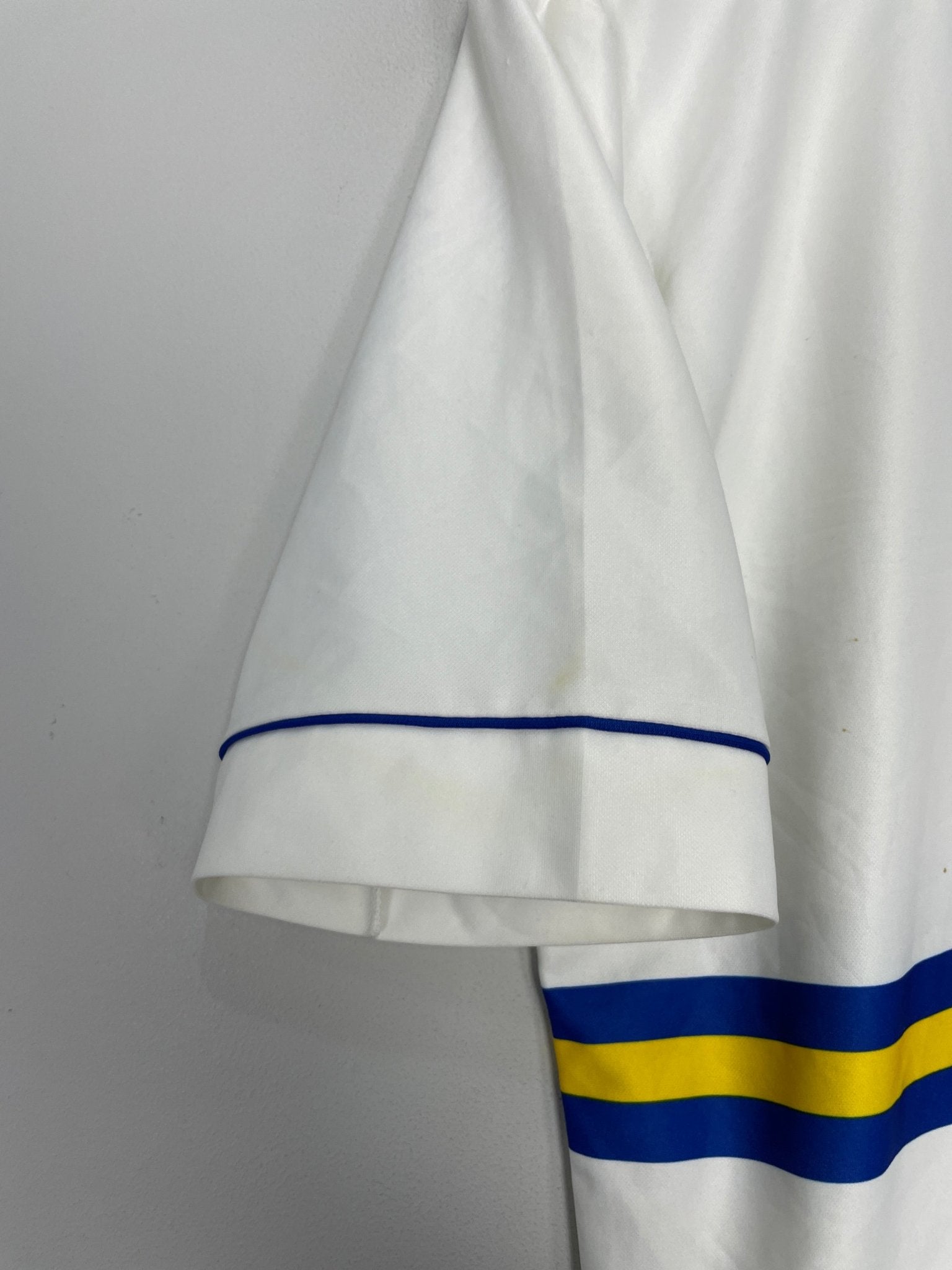 Shop 1993/95 LEEDS UNITED HOME SHIRT (M) ASICS, classic football shirts, vintage football shirts & retro soccer jerseys at Cult Kits